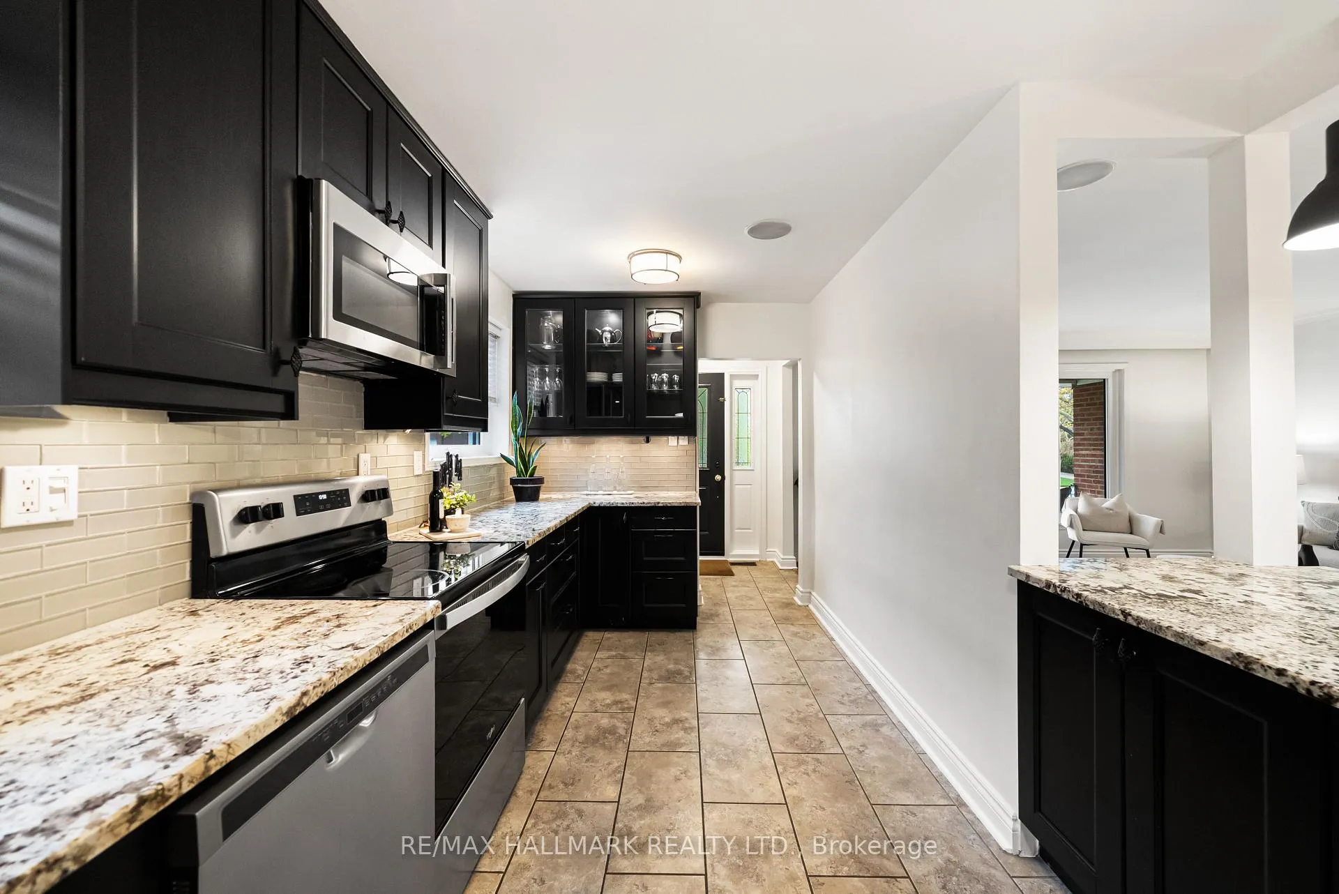 Photo 15 of 52 Richland Crescent, Etobicoke, Eringate-Centennial-West Deane — HOMEH