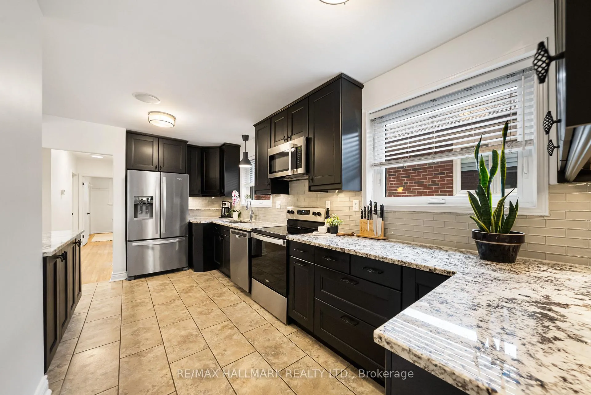 Photo 17 of 52 Richland Crescent, Etobicoke, Eringate-Centennial-West Deane — HOMEH