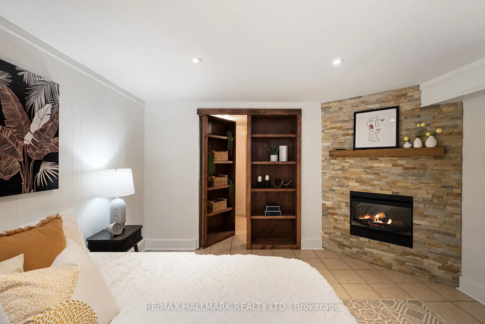 Photo 32 of 52 Richland Crescent, Etobicoke, Eringate-Centennial-West Deane — HOMEH