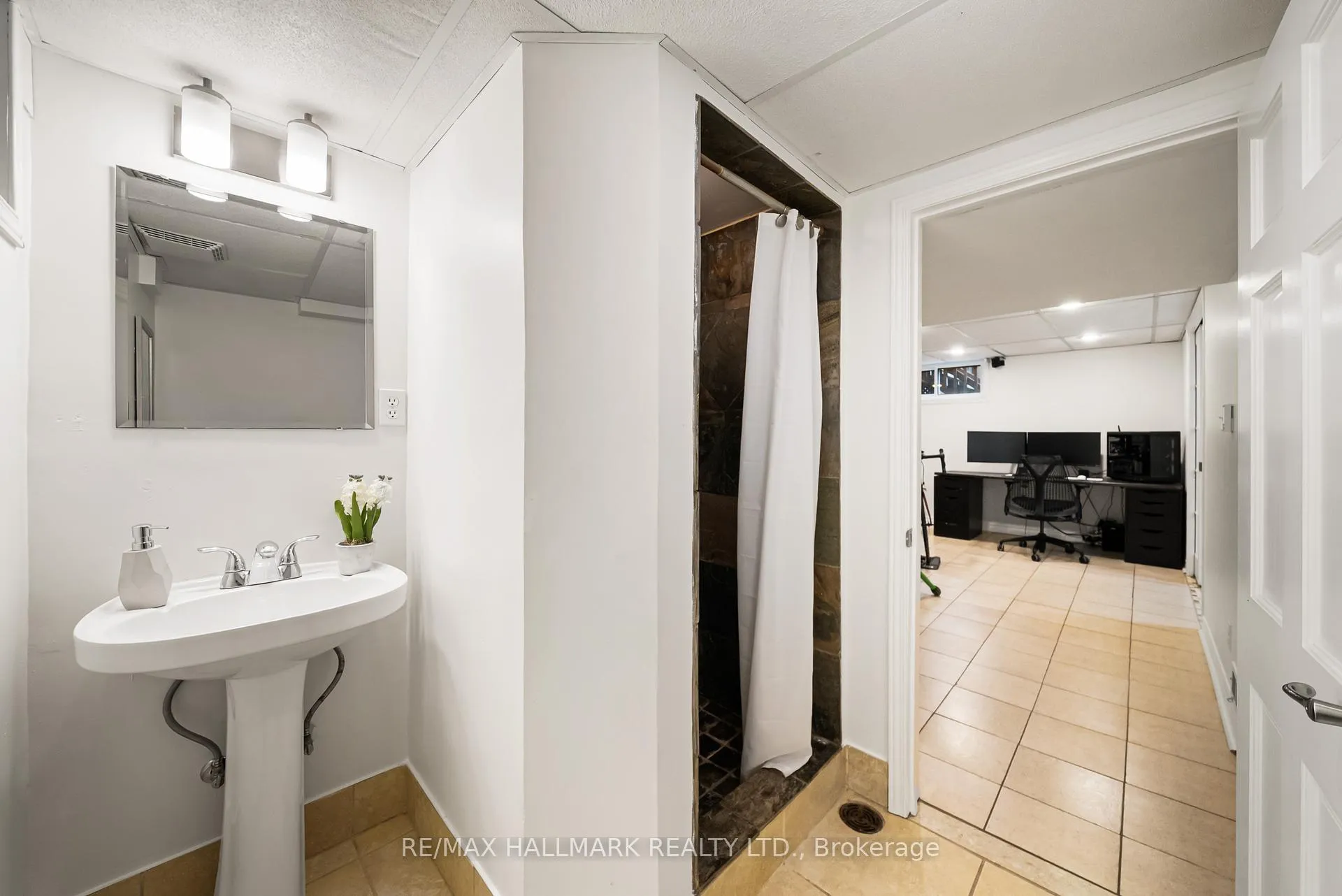 Photo 35 of 52 Richland Crescent, Etobicoke, Eringate-Centennial-West Deane — HOMEH
