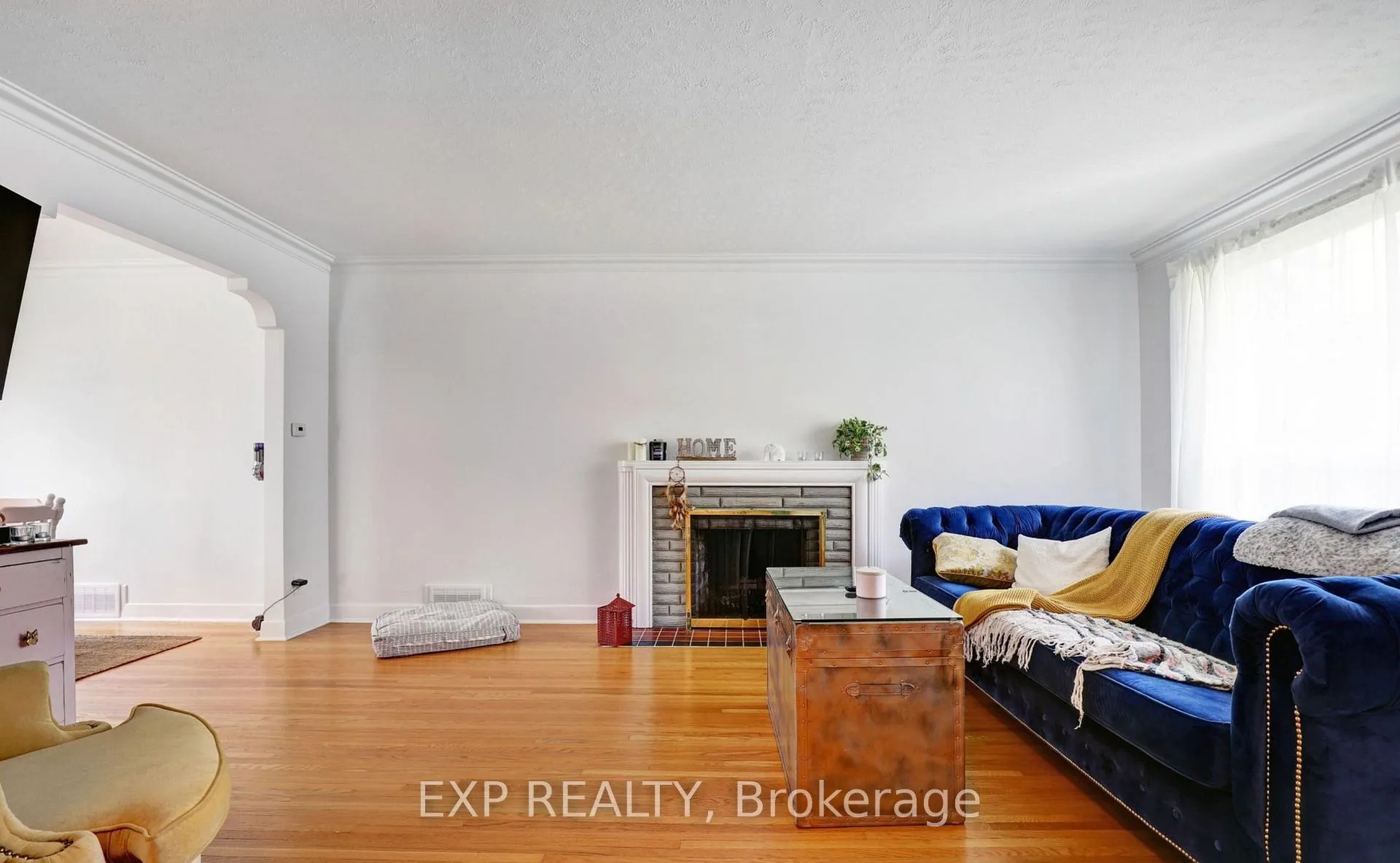 Photo 3 of 142 thompson Avenue, Etobicoke, Stonegate-Queensway — HOMEH