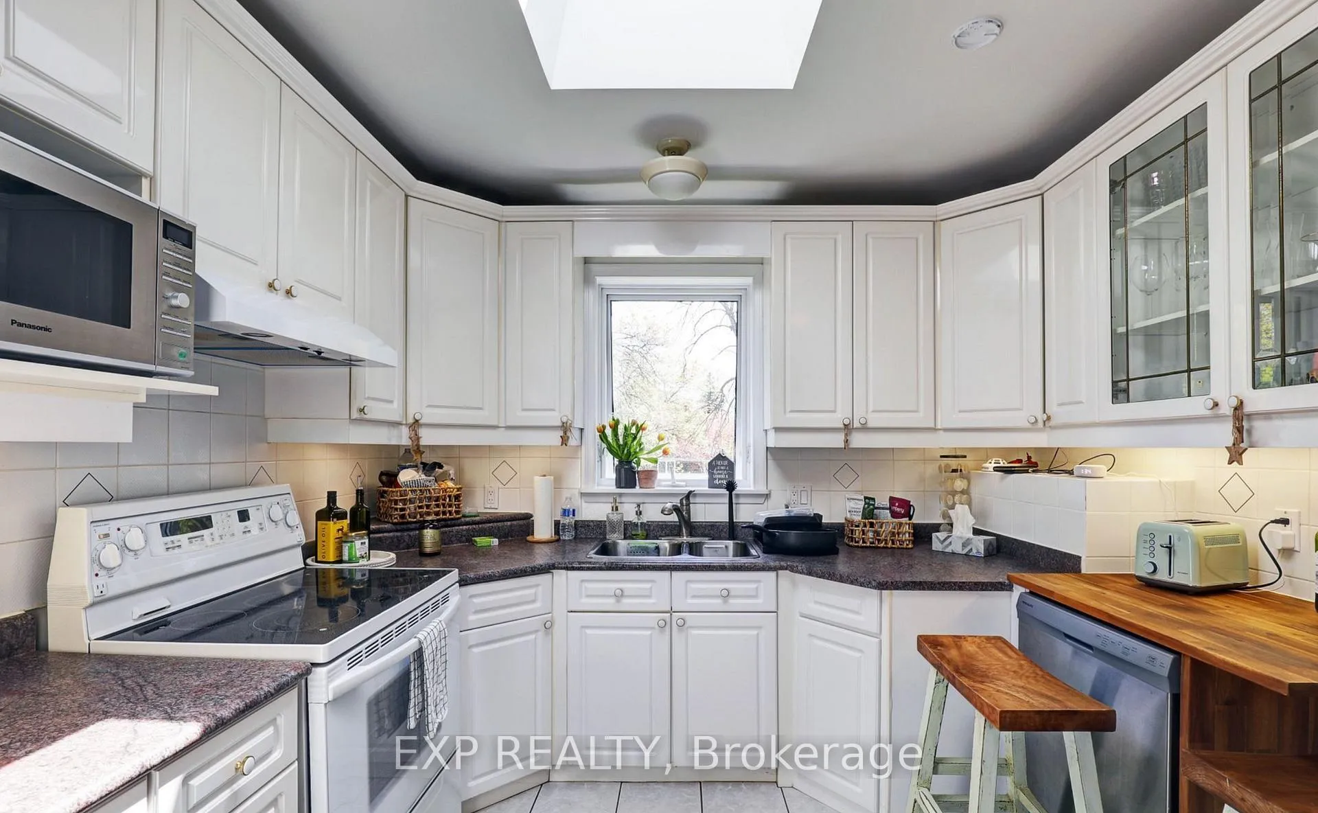 Photo 7 of 142 thompson Avenue, Etobicoke, Stonegate-Queensway — HOMEH