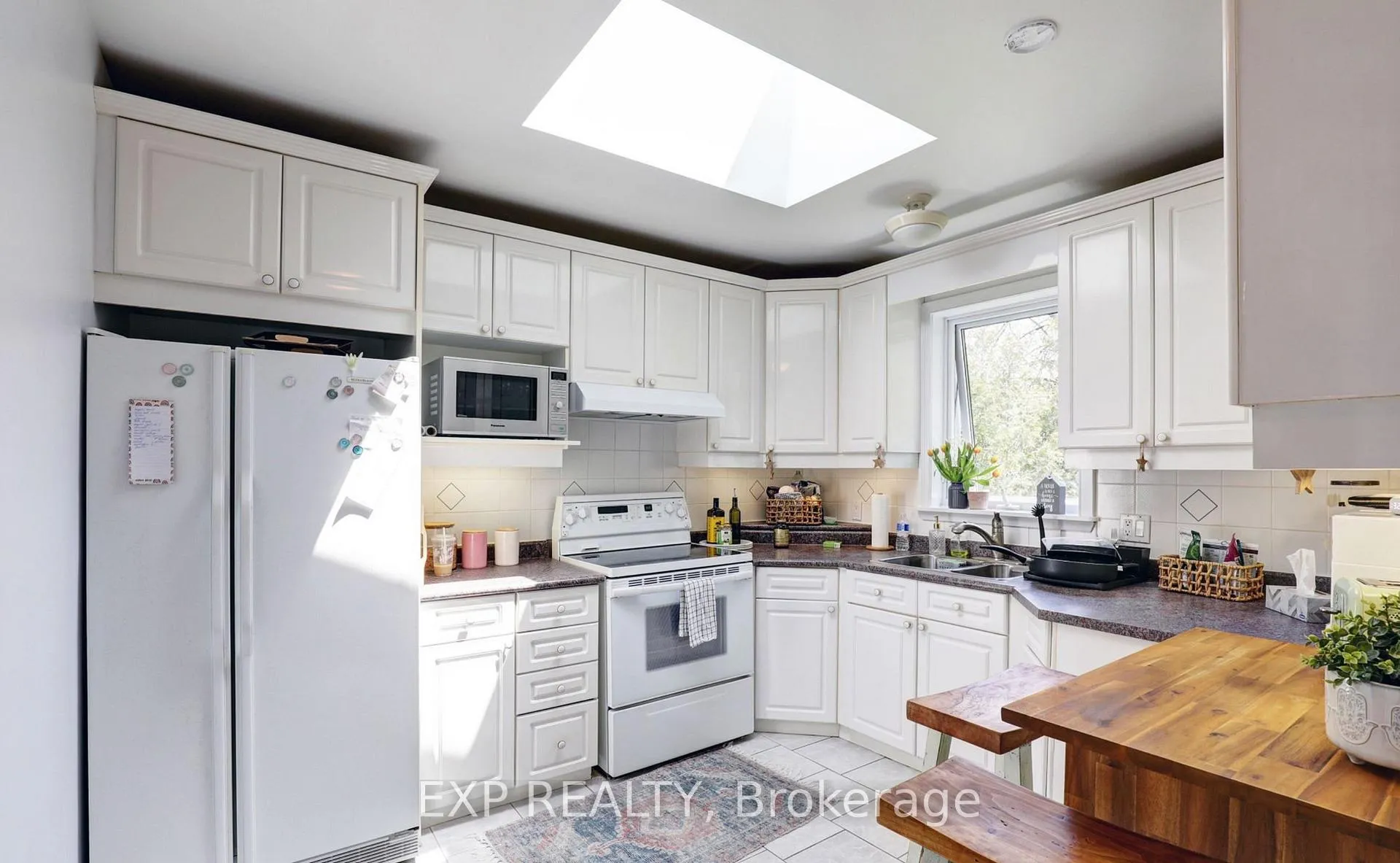 Photo 8 of 142 thompson Avenue, Etobicoke, Stonegate-Queensway — HOMEH