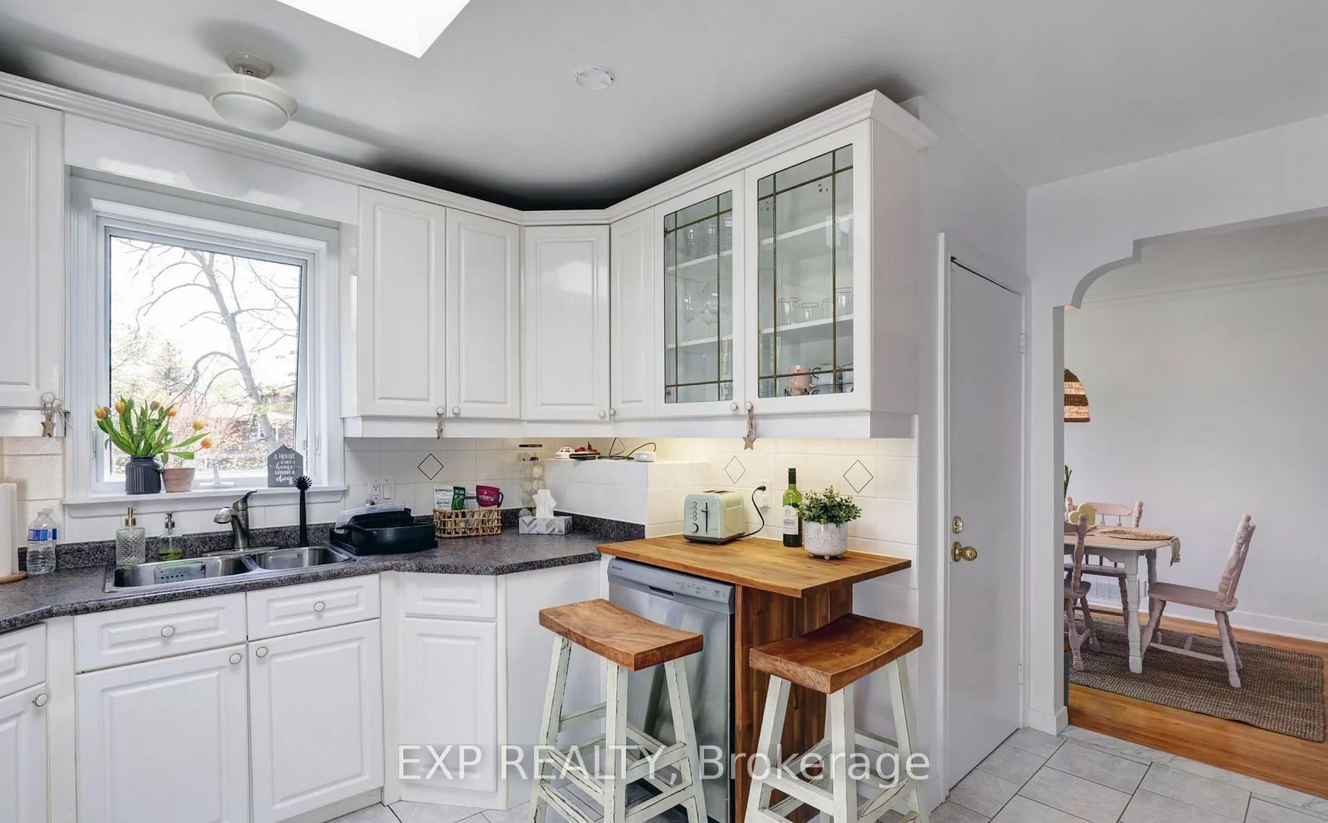 Photo 9 of 142 thompson Avenue, Etobicoke, Stonegate-Queensway — HOMEH