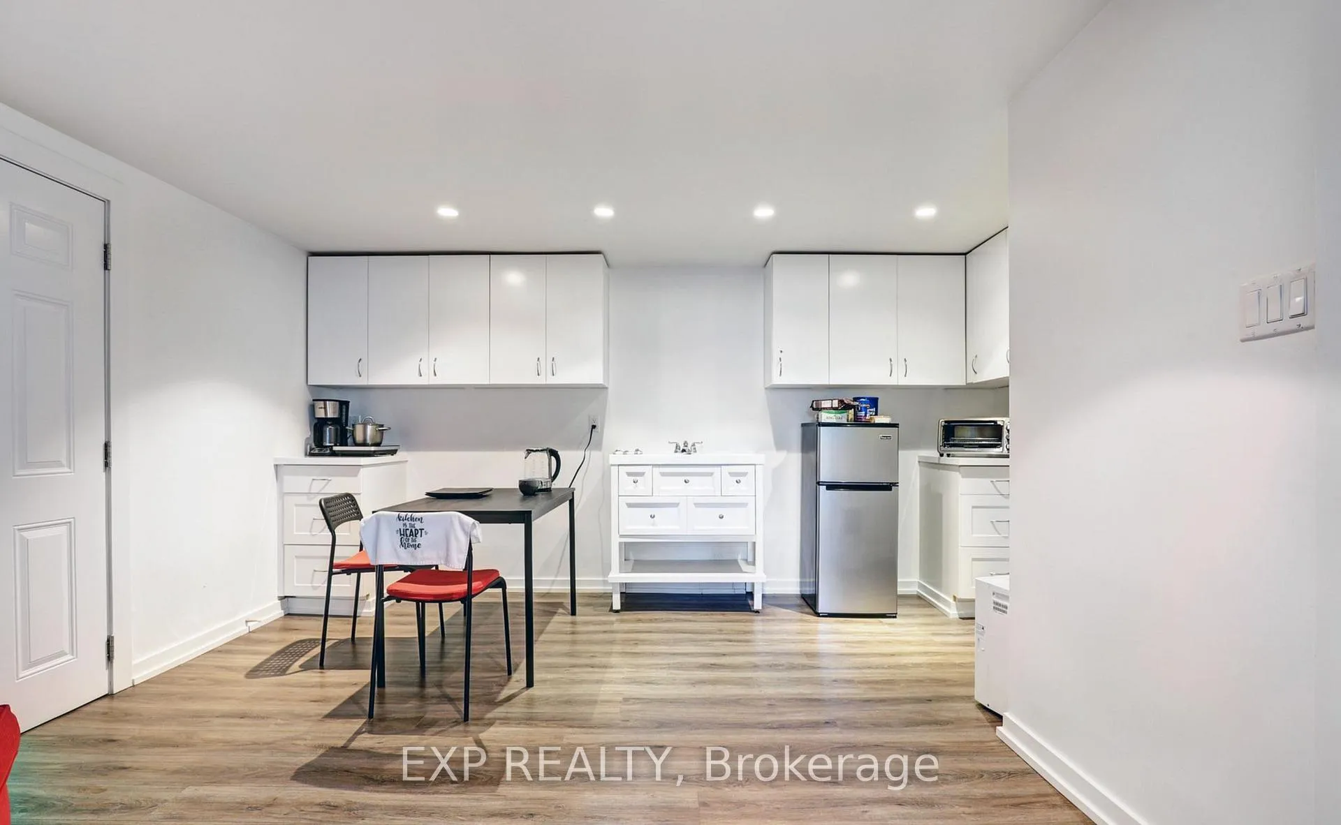 Photo 15 of 142 thompson Avenue, Etobicoke, Stonegate-Queensway — HOMEH