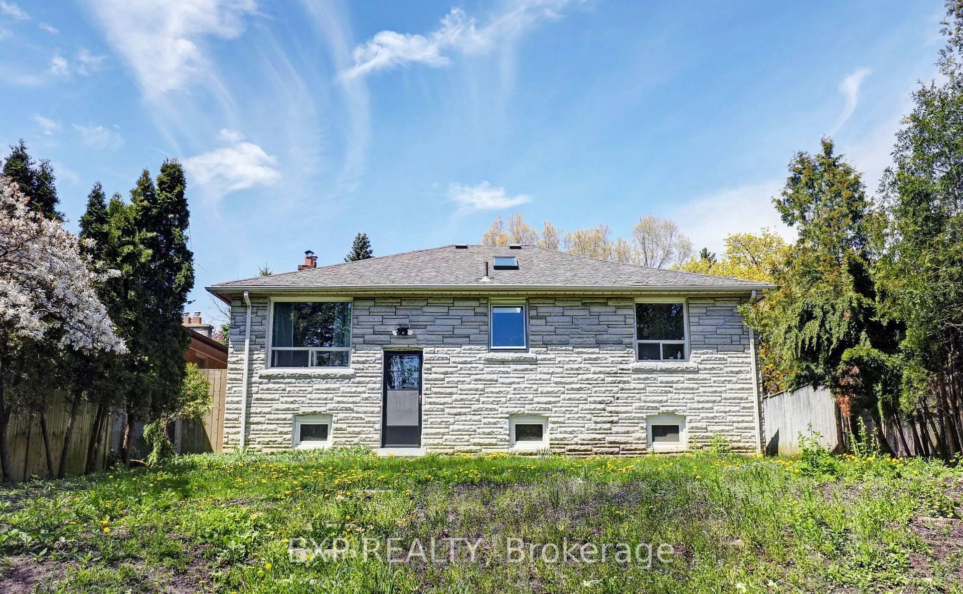 Photo 20 of 142 thompson Avenue, Etobicoke, Stonegate-Queensway — HOMEH