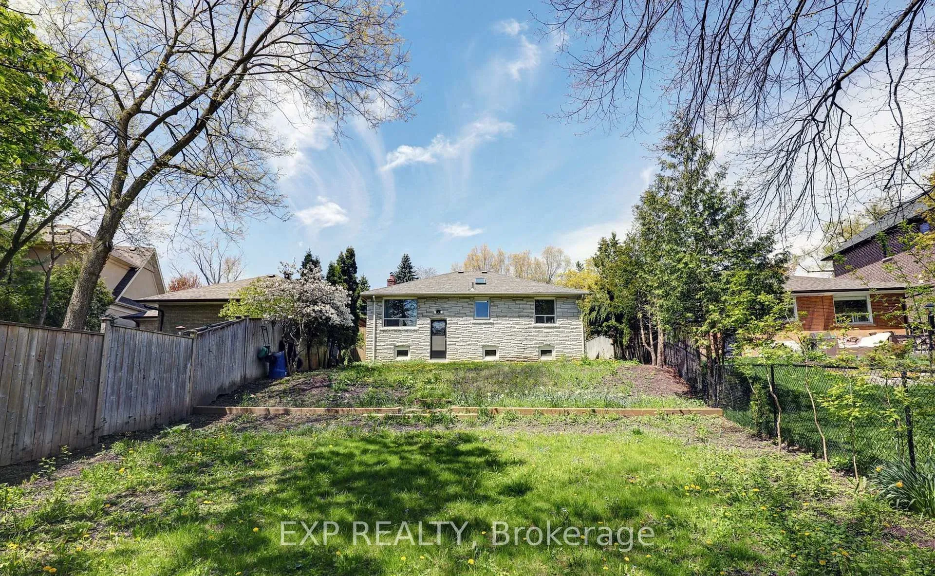 Photo 22 of 142 thompson Avenue, Etobicoke, Stonegate-Queensway — HOMEH
