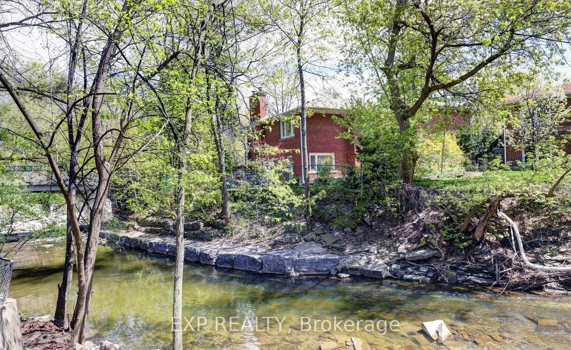 Photo 23 of 142 thompson Avenue, Etobicoke, Stonegate-Queensway — HOMEH