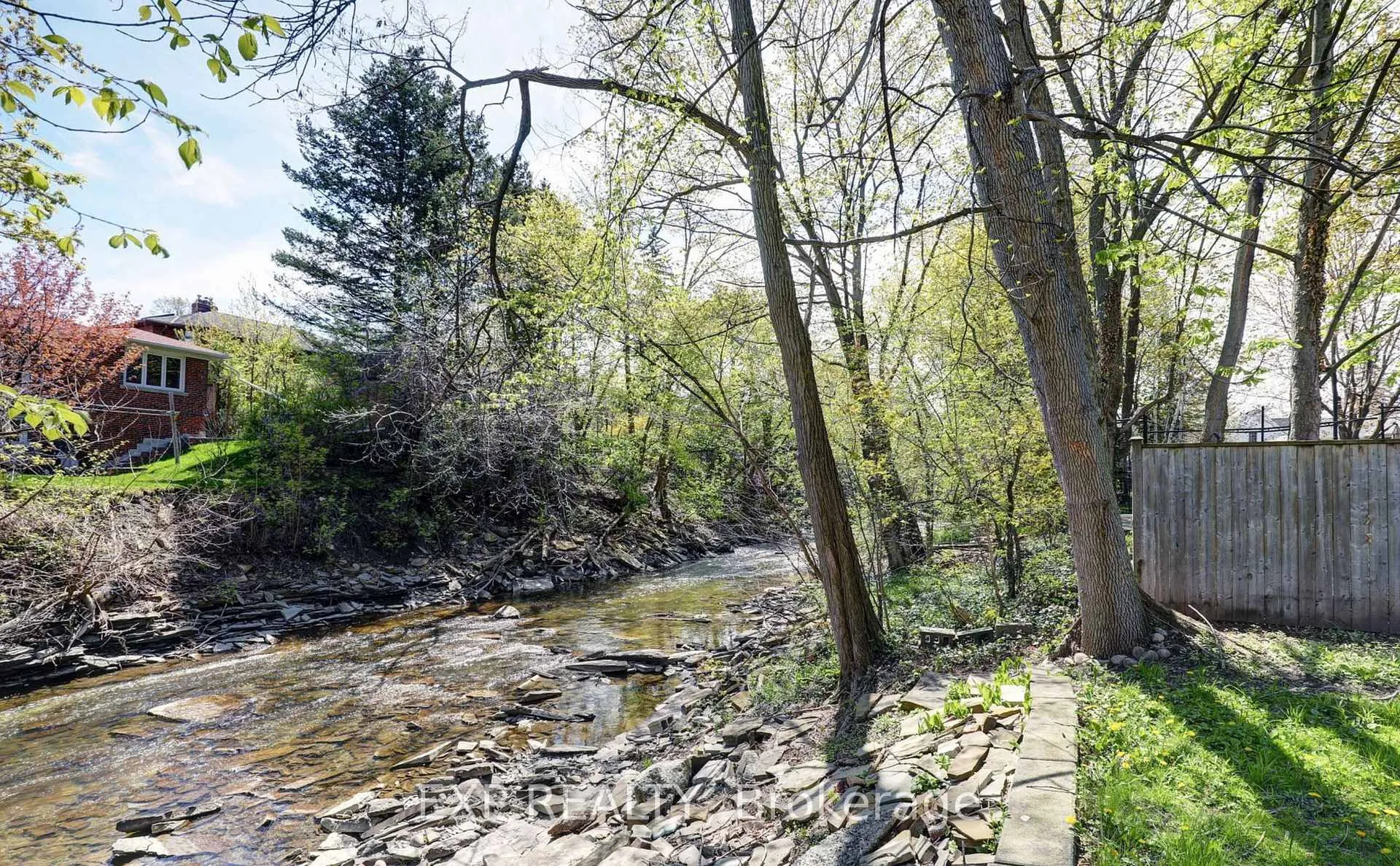 Photo 25 of 142 thompson Avenue, Etobicoke, Stonegate-Queensway — HOMEH