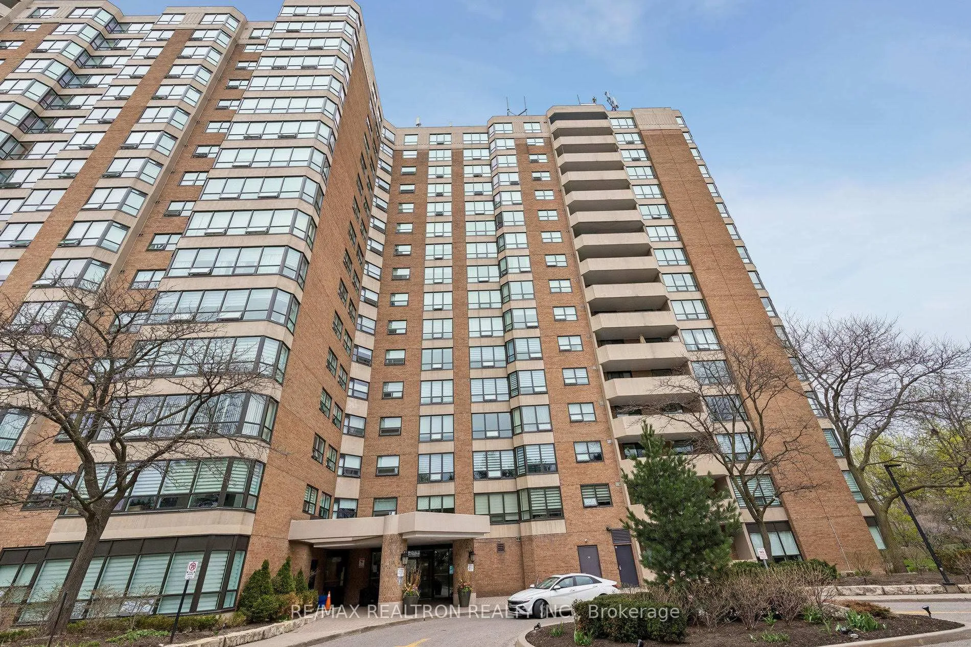 Front of Unit 1003, 7601 Bathurst Street