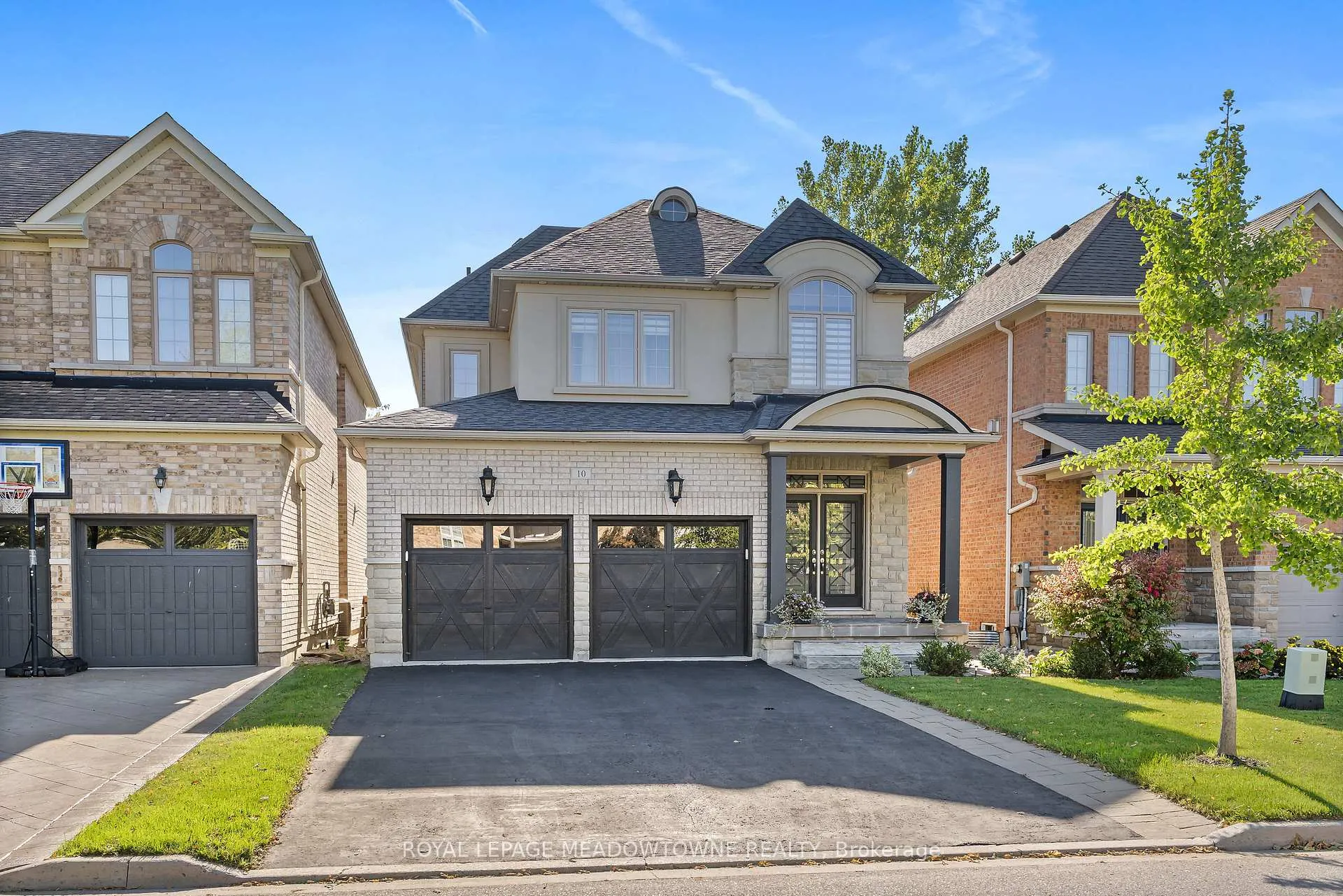 Photo 1 of 10 Silver Pond Drive, Halton Hills, Georgetown — HOMEH