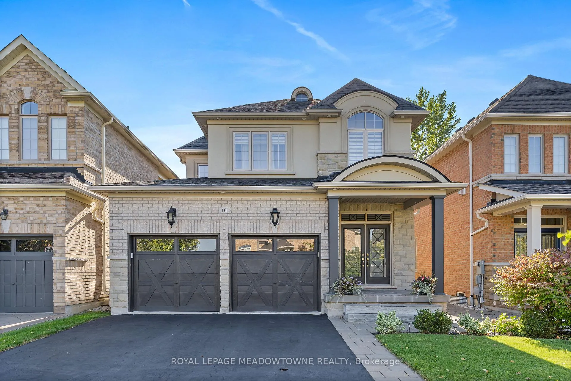 Photo 2 of 10 Silver Pond Drive, Halton Hills, Georgetown — HOMEH