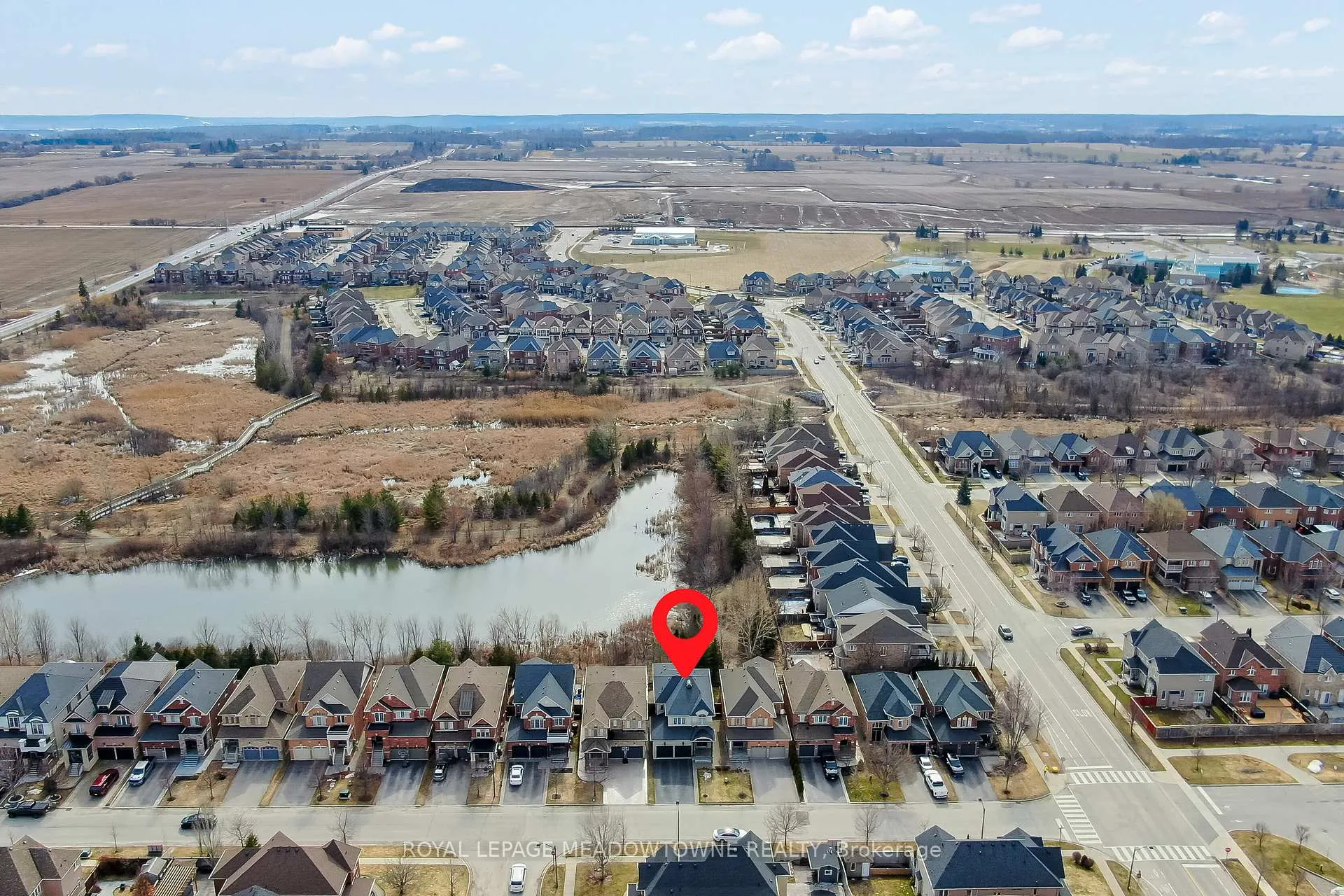 Photo 3 of 10 Silver Pond Drive, Halton Hills, Georgetown — HOMEH