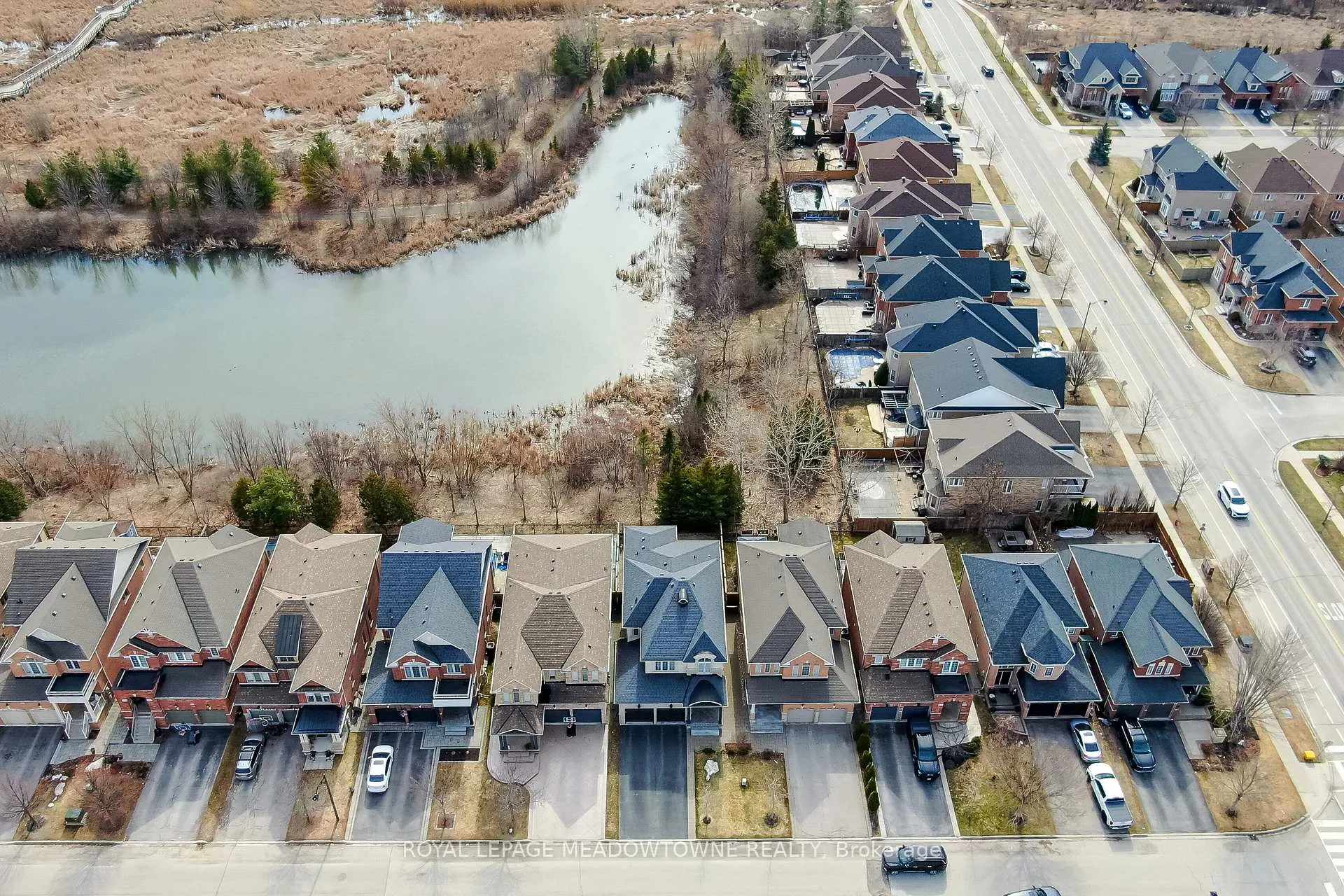 Photo 5 of 10 Silver Pond Drive, Halton Hills, Georgetown — HOMEH