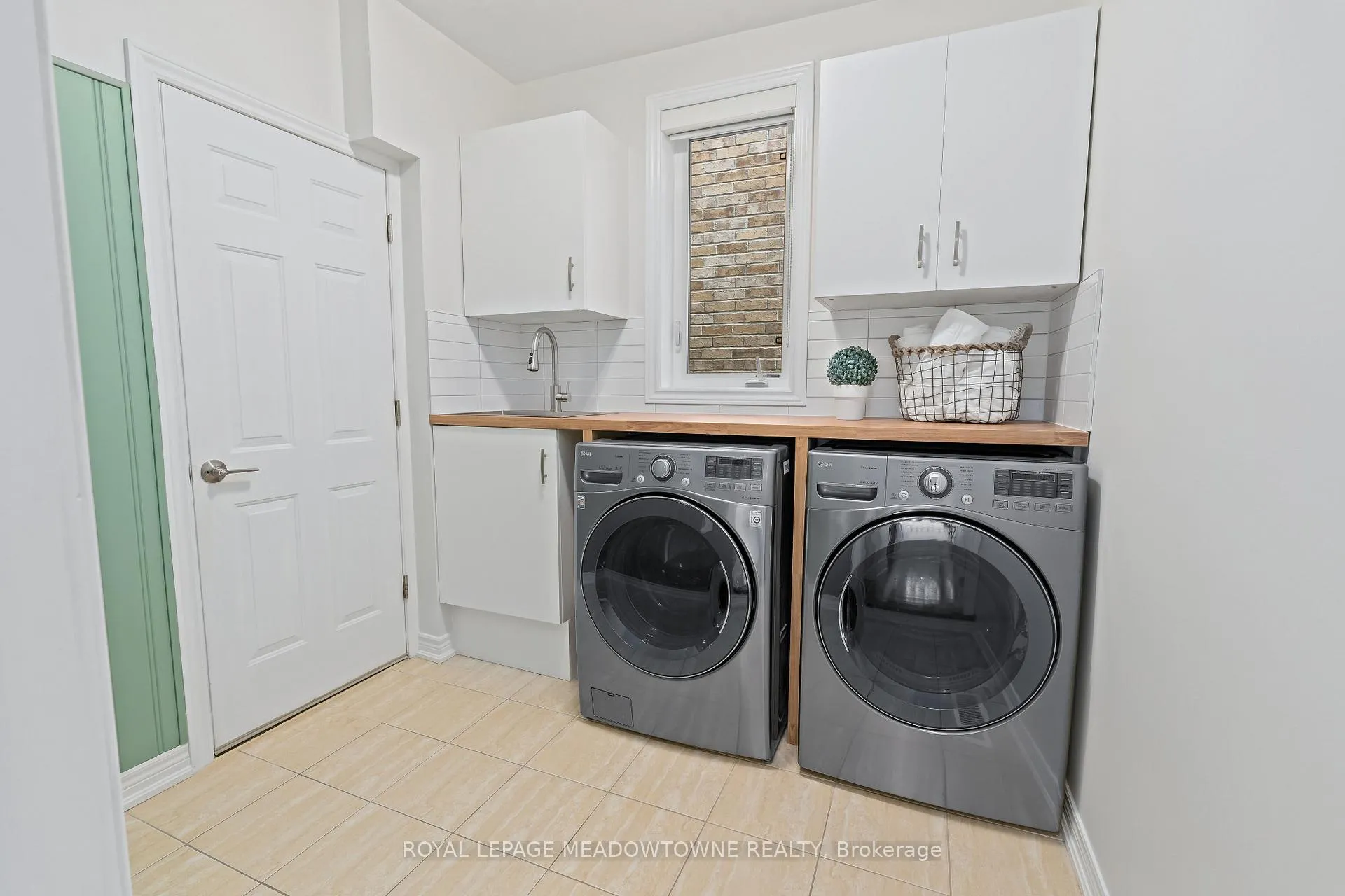 Photo 20 of 10 Silver Pond Drive, Halton Hills, Georgetown — HOMEH