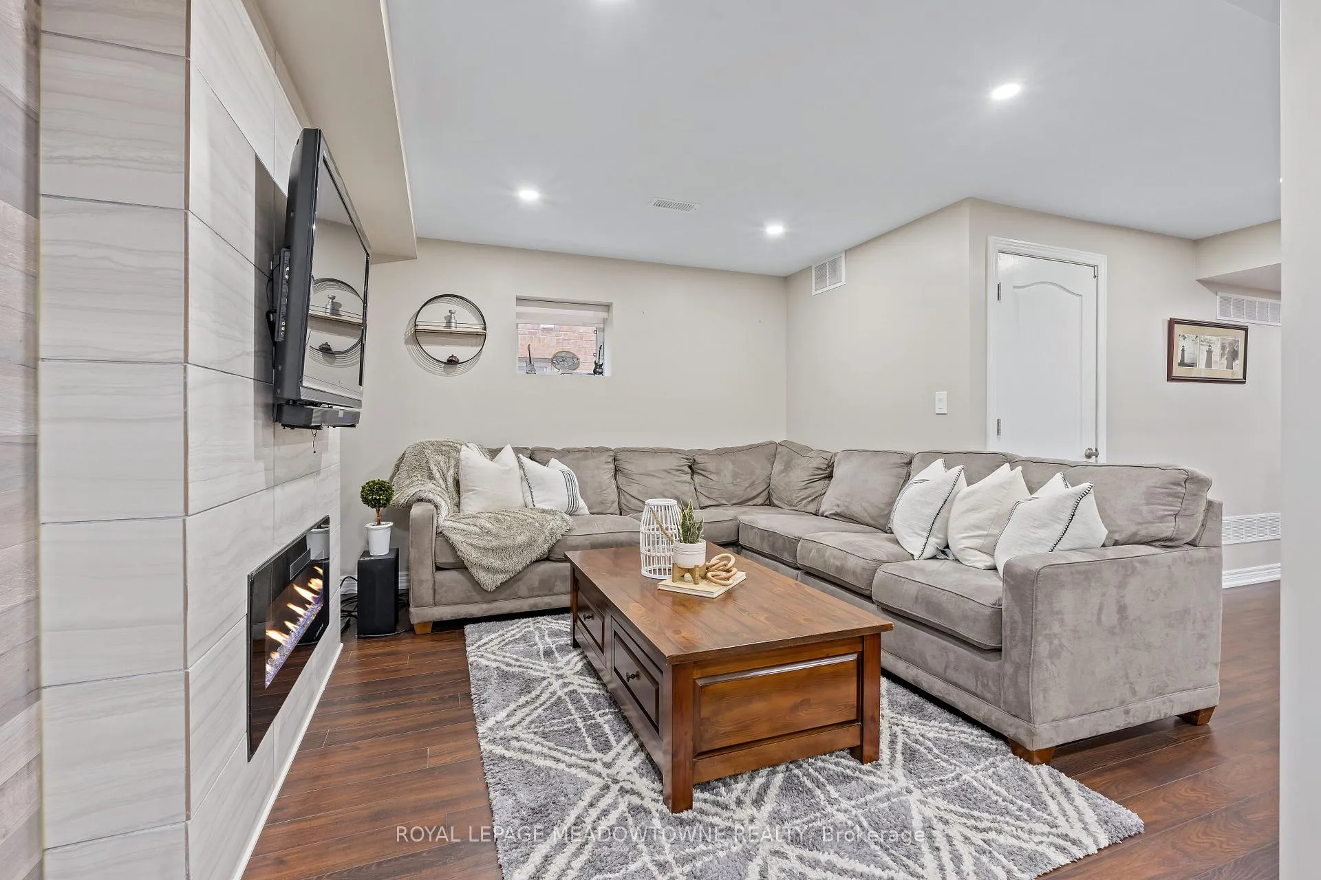 Photo 35 of 10 Silver Pond Drive, Halton Hills, Georgetown — HOMEH