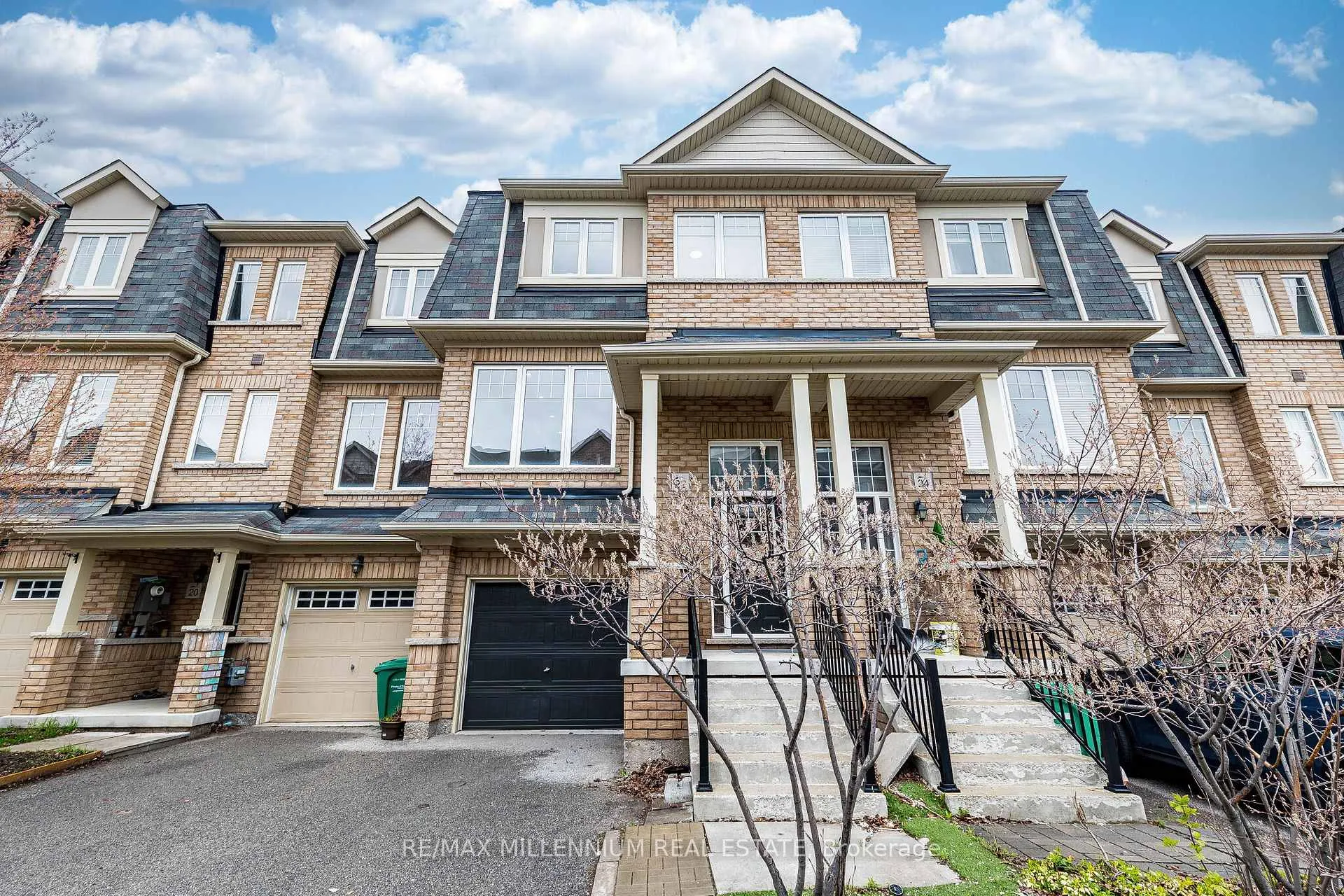 Photo 4 of 22 Magdalene Crescent, Brampton, Heart Lake — HOMEH