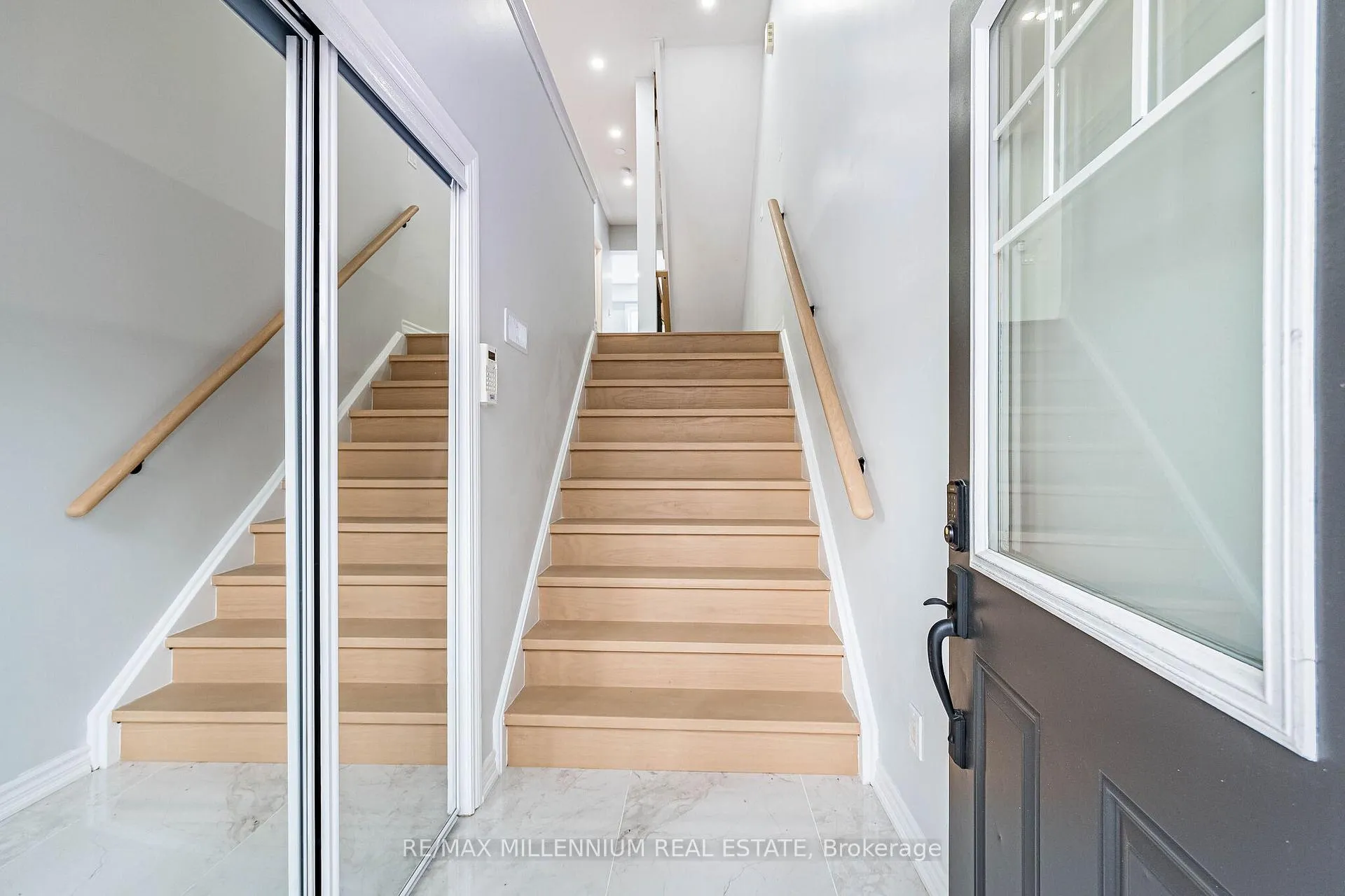 Photo 7 of 22 Magdalene Crescent, Brampton, Heart Lake — HOMEH