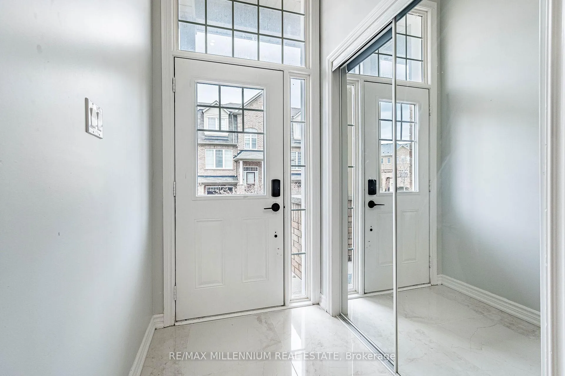 Photo 8 of 22 Magdalene Crescent, Brampton, Heart Lake — HOMEH