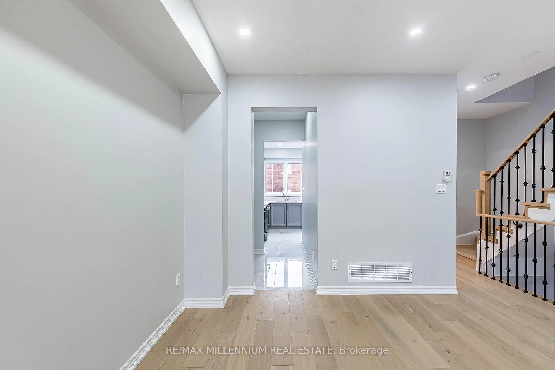 Photo 13 of 22 Magdalene Crescent, Brampton, Heart Lake — HOMEH