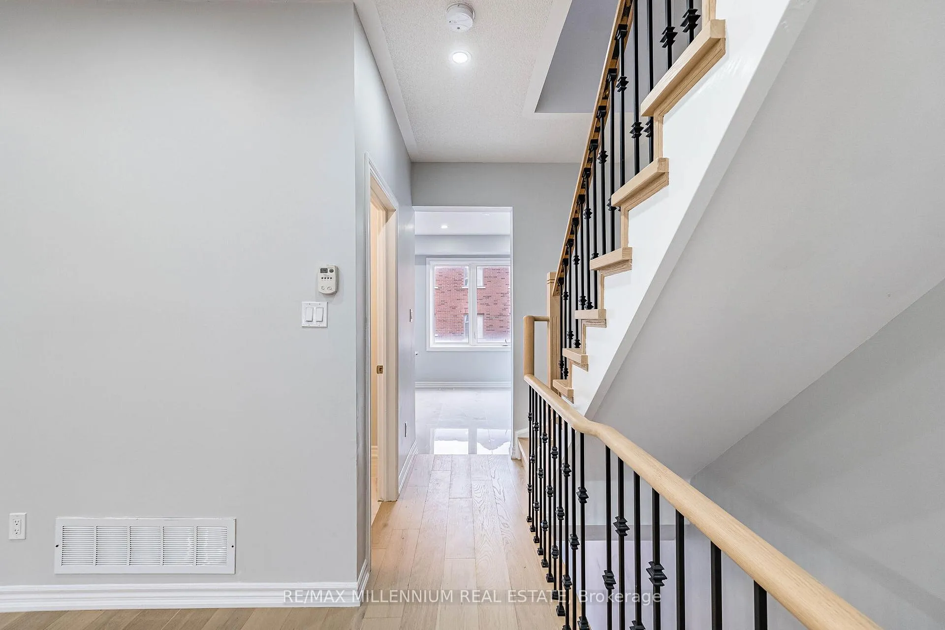 Photo 15 of 22 Magdalene Crescent, Brampton, Heart Lake — HOMEH