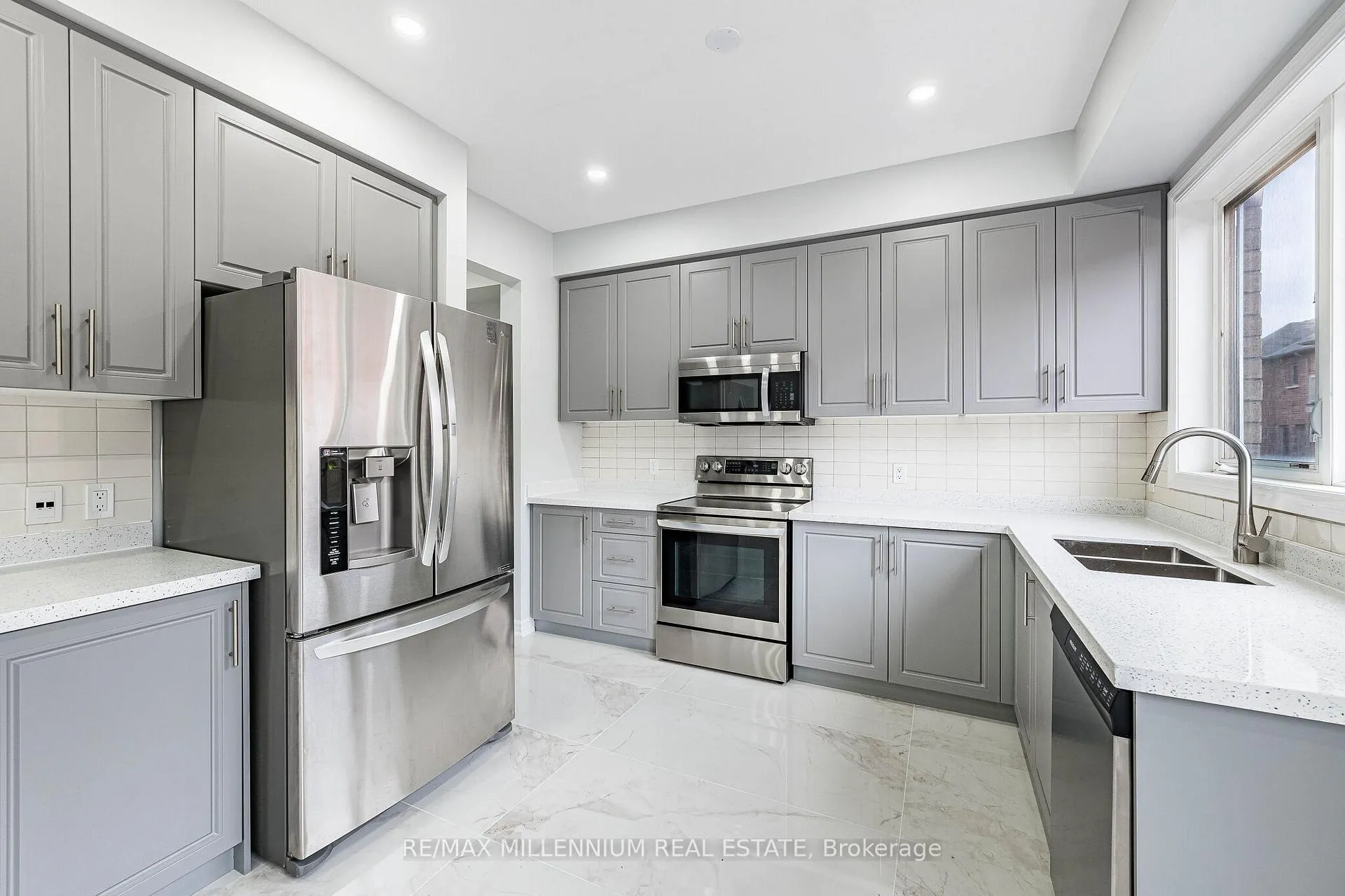 Photo 21 of 22 Magdalene Crescent, Brampton, Heart Lake — HOMEH