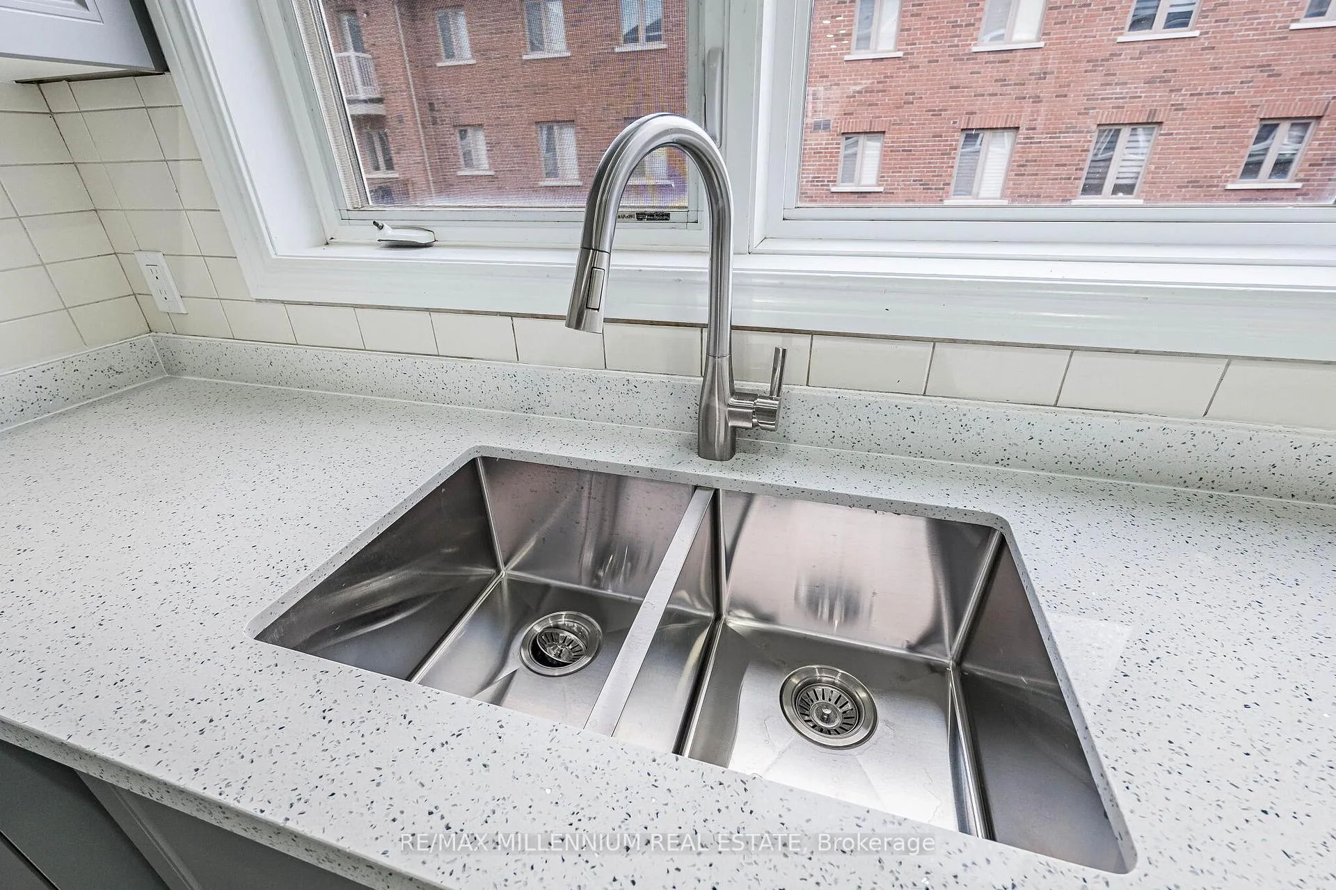 Photo 24 of 22 Magdalene Crescent, Brampton, Heart Lake — HOMEH