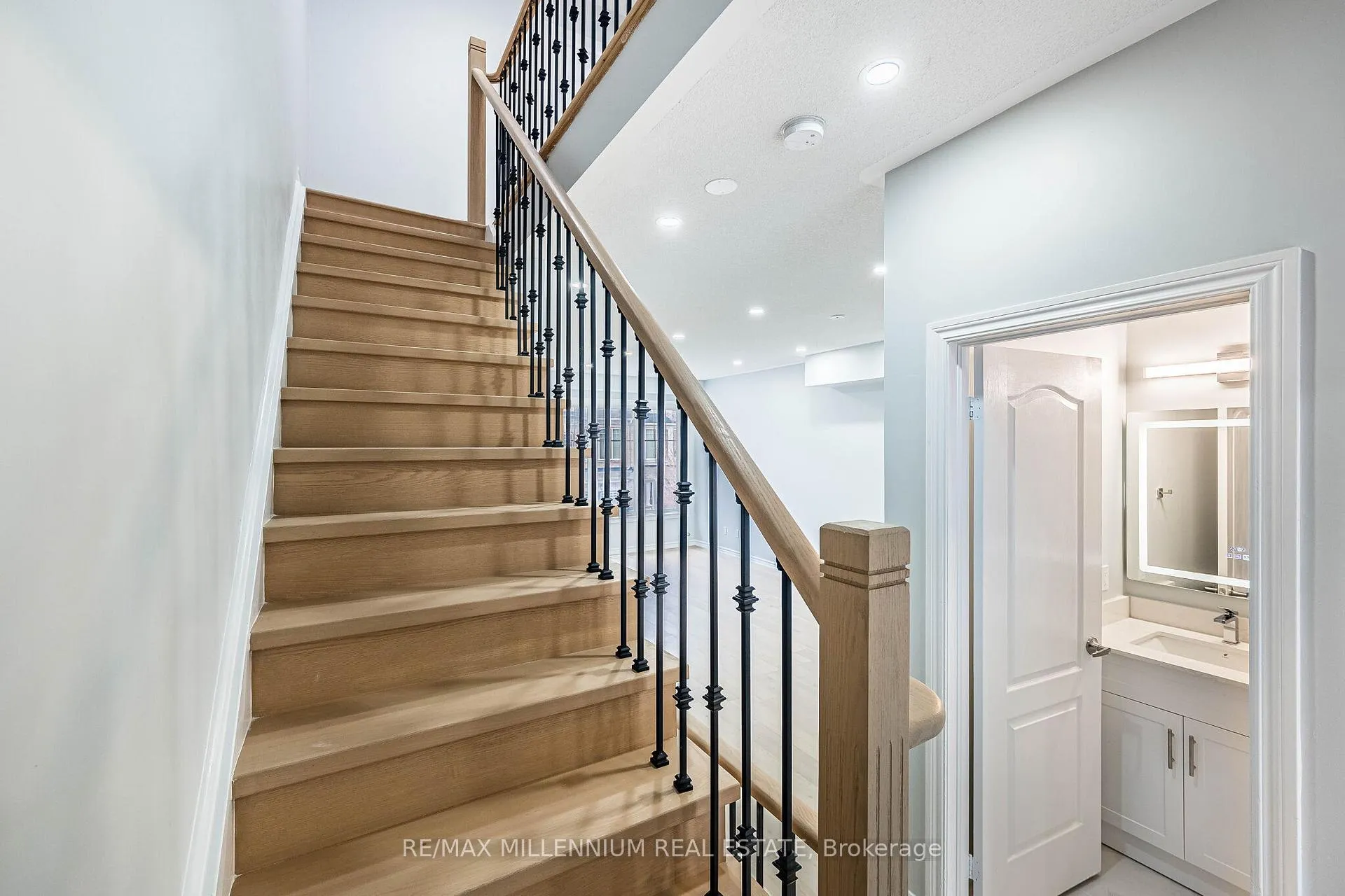 Photo 30 of 22 Magdalene Crescent, Brampton, Heart Lake — HOMEH