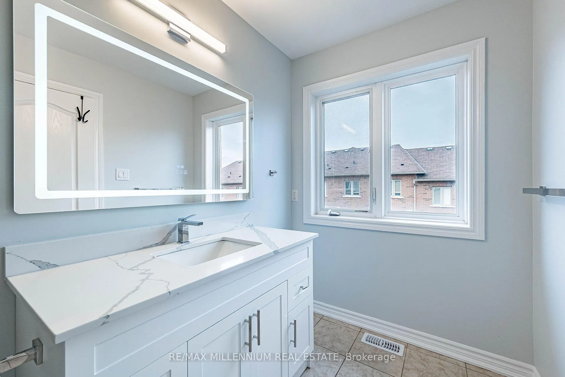 Photo 38 of 22 Magdalene Crescent, Brampton, Heart Lake — HOMEH