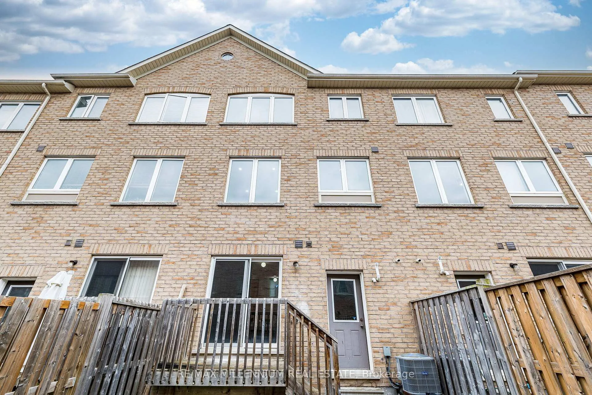 Photo 49 of 22 Magdalene Crescent, Brampton, Heart Lake — HOMEH