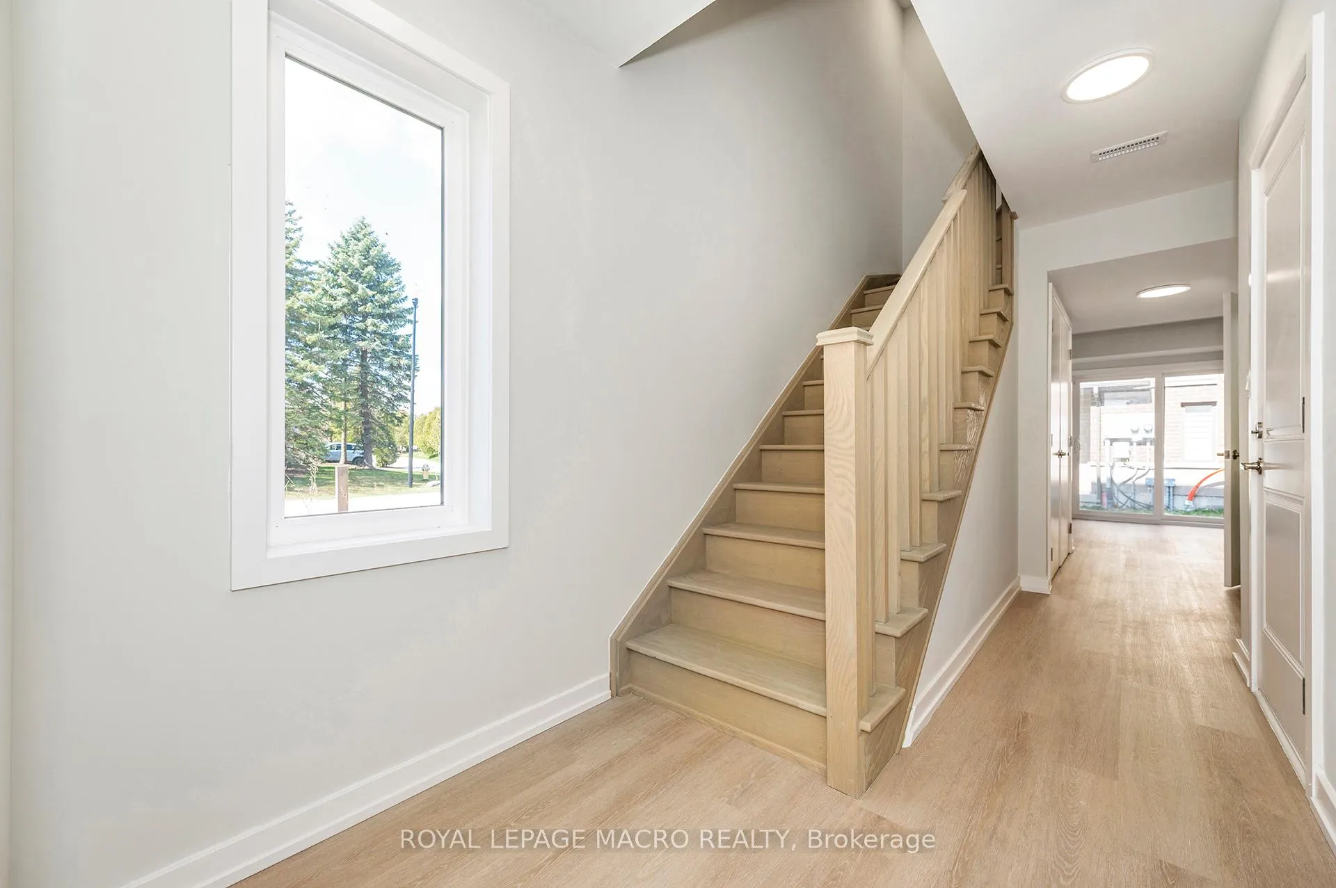 Photo 3 of 2 Winters Crescent, Collingwood — HOMEH
