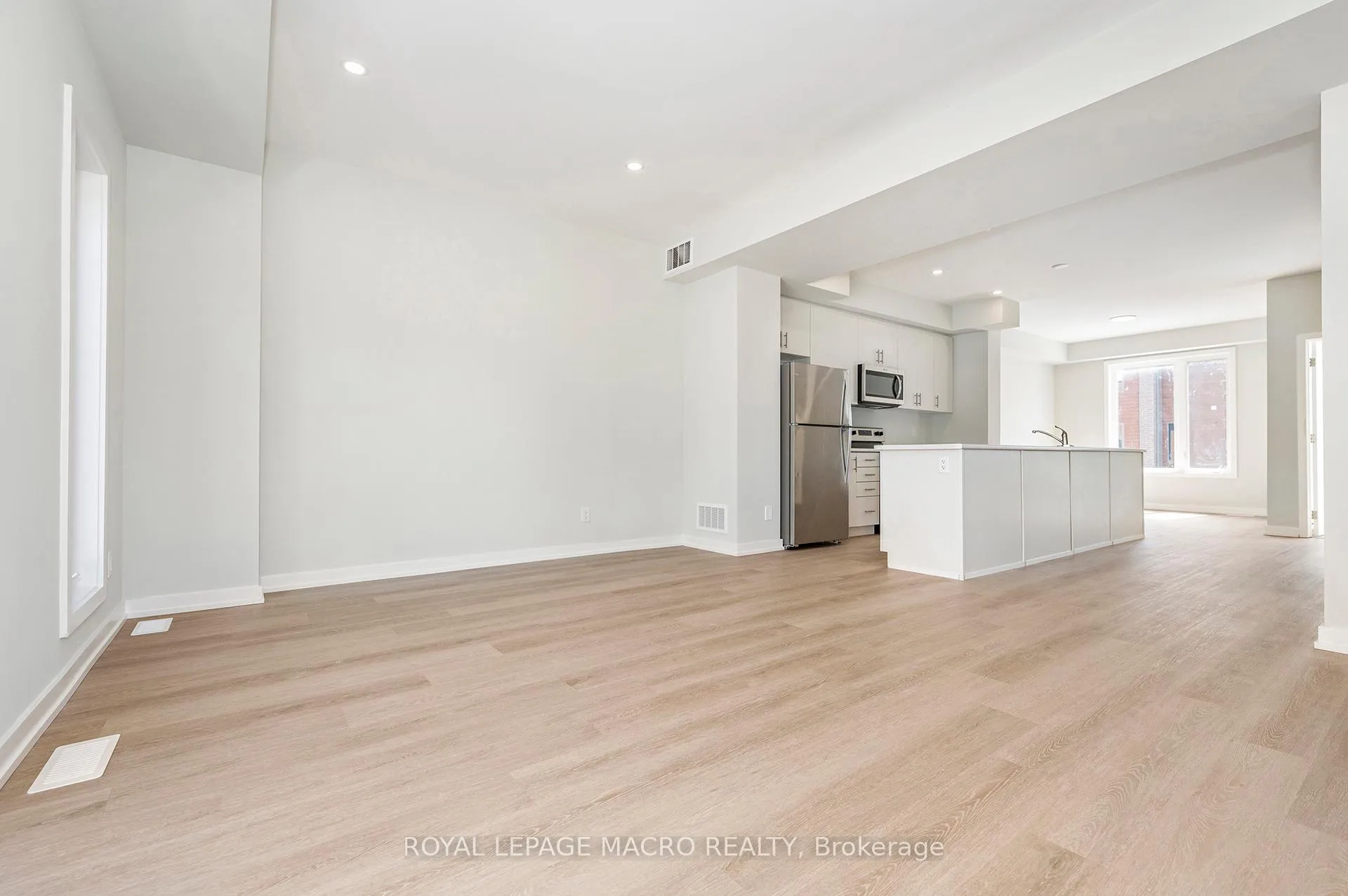 Photo 11 of 2 Winters Crescent, Collingwood — HOMEH
