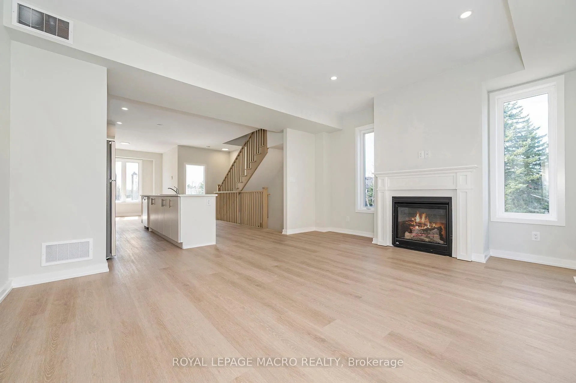 Photo 12 of 2 Winters Crescent, Collingwood — HOMEH
