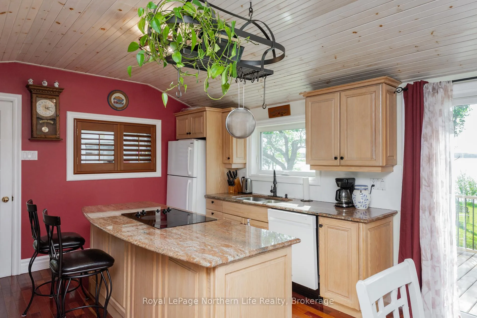 Photo 29 of 80 Islandview Lane, Chisholm — HOMEH