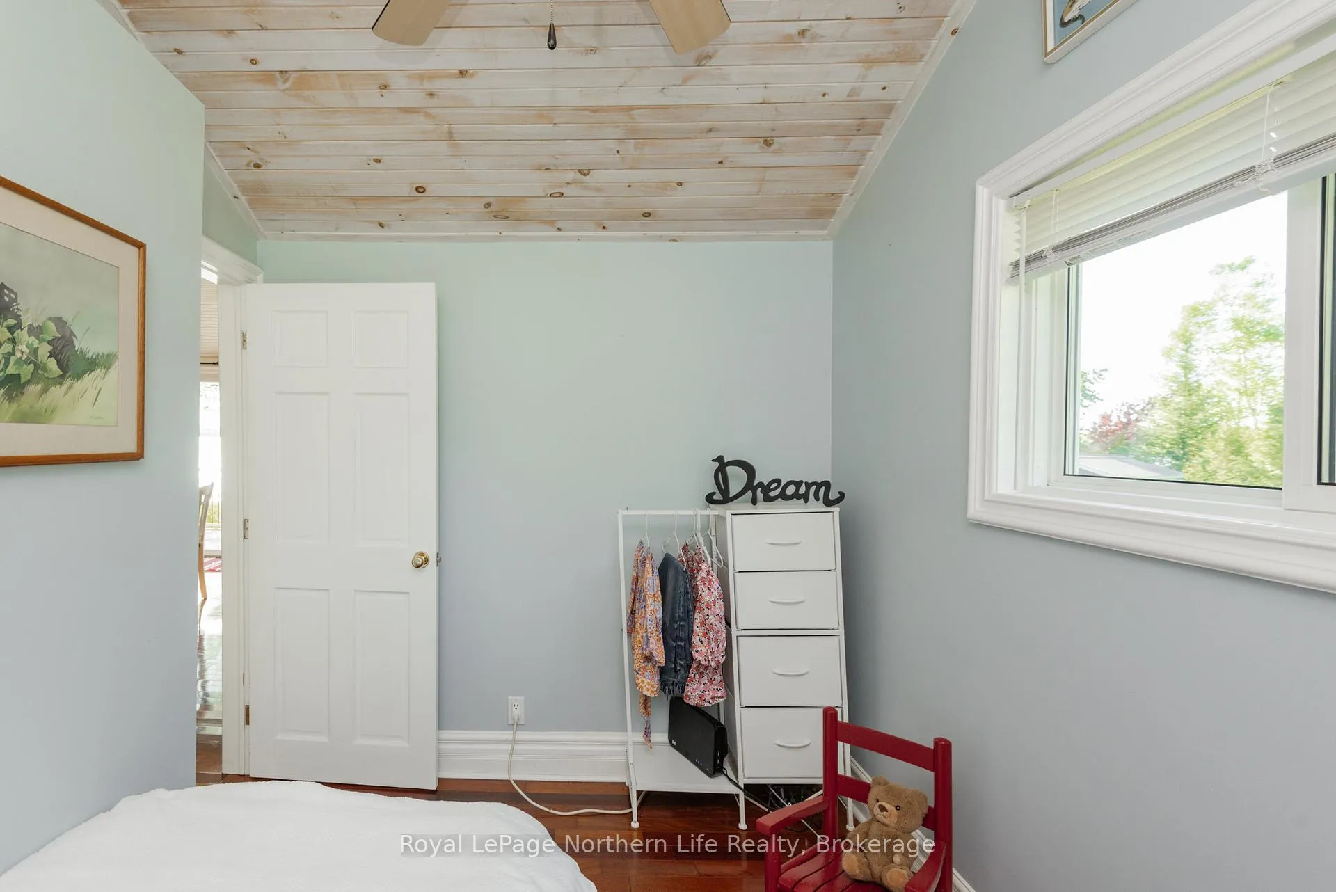 Photo 31 of 80 Islandview Lane, Chisholm — HOMEH
