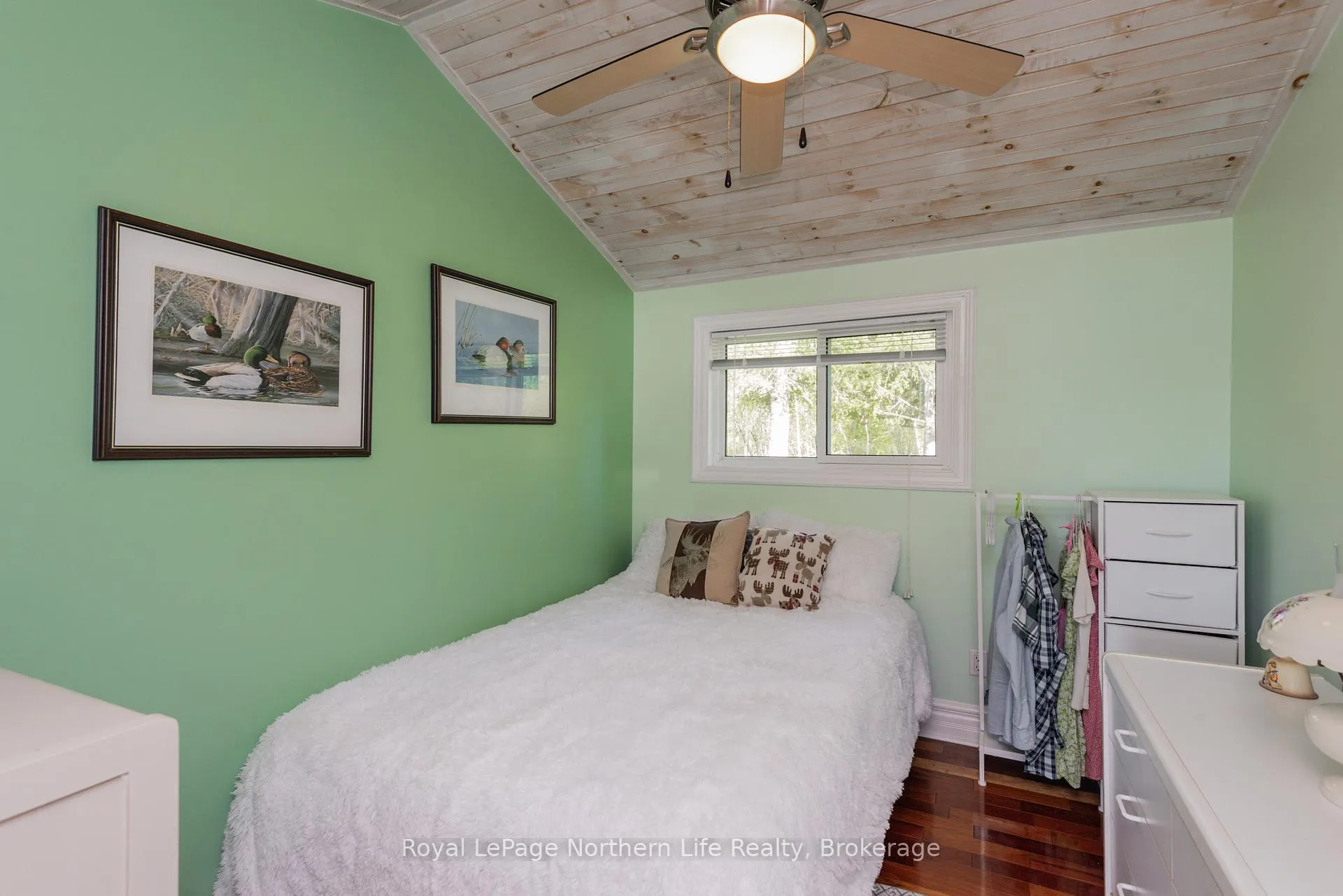 Photo 36 of 80 Islandview Lane, Chisholm — HOMEH