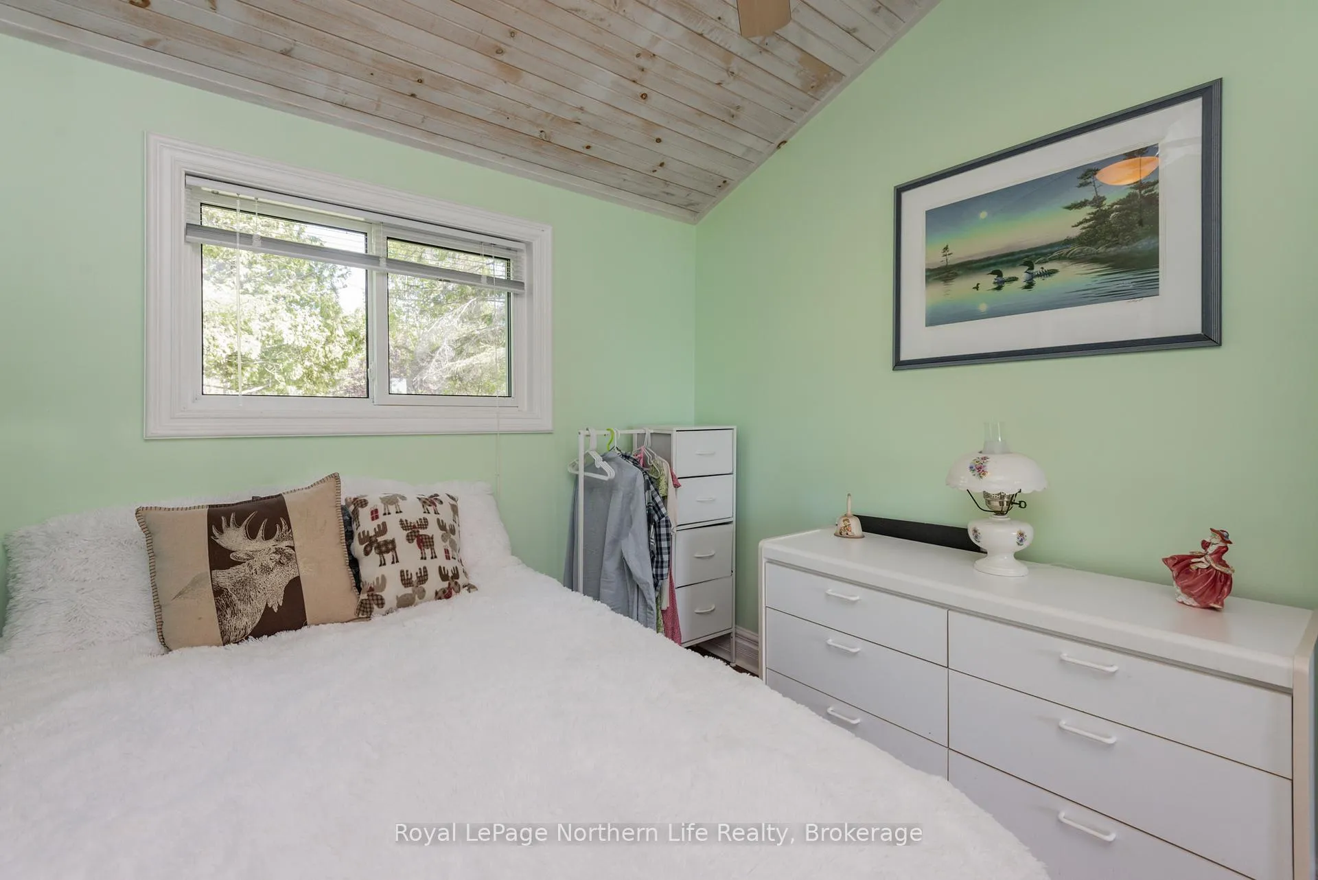 Photo 37 of 80 Islandview Lane, Chisholm — HOMEH