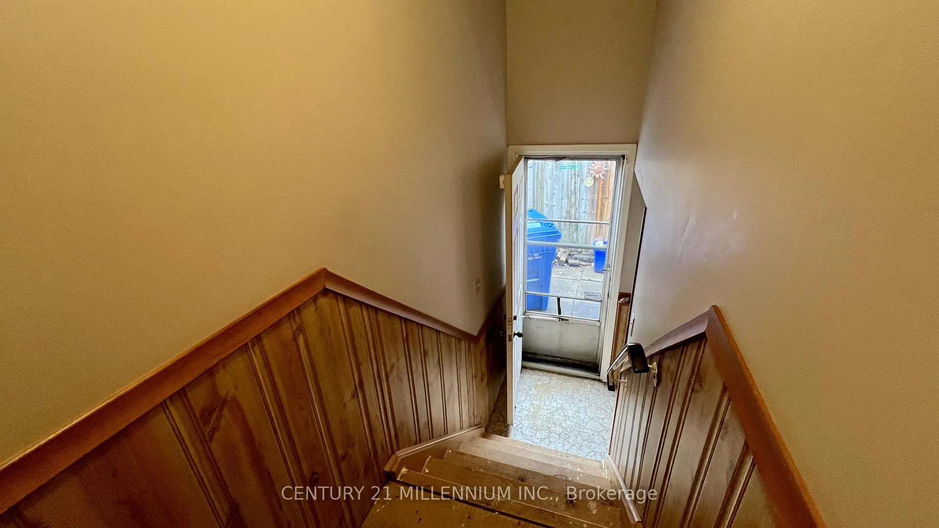 Photo 5 of 68 Burbank Crescent, Orangeville — HOMEH