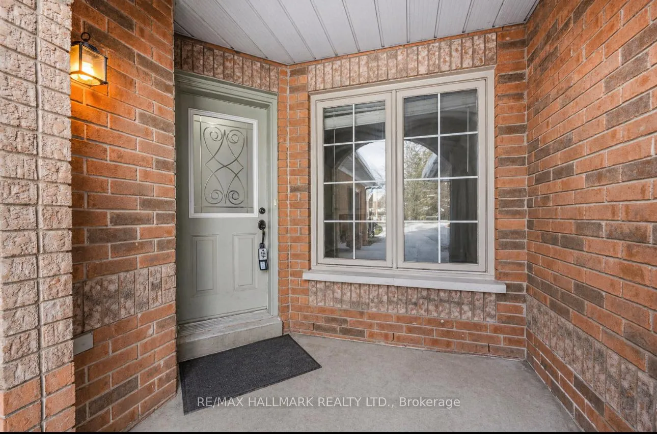 Photo 2 of 19 Parktree Drive, Vaughan, Maple — HOMEH