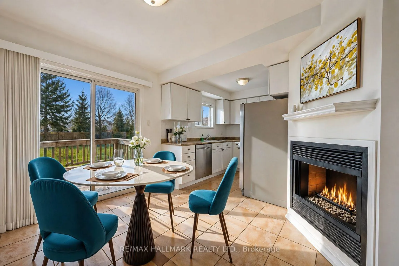 Photo 5 of 19 Parktree Drive, Vaughan, Maple — HOMEH