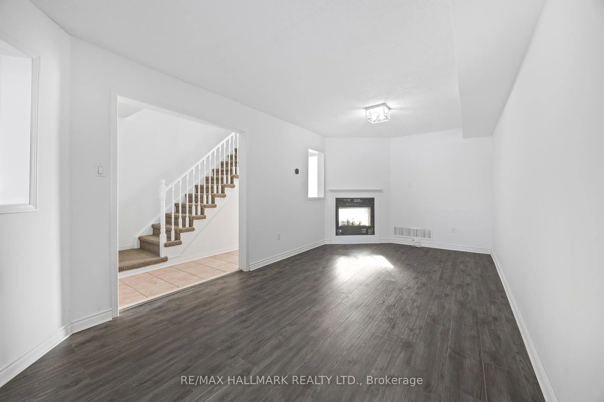 Photo 8 of 19 Parktree Drive, Vaughan, Maple — HOMEH