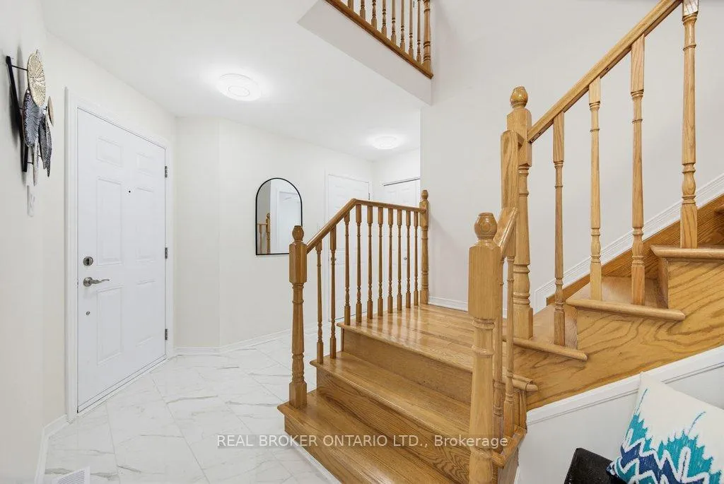 Photo 3 of 993 Sheenboro Crescent, Ottawa, Fallingbrook/Pineridge — HOMEH