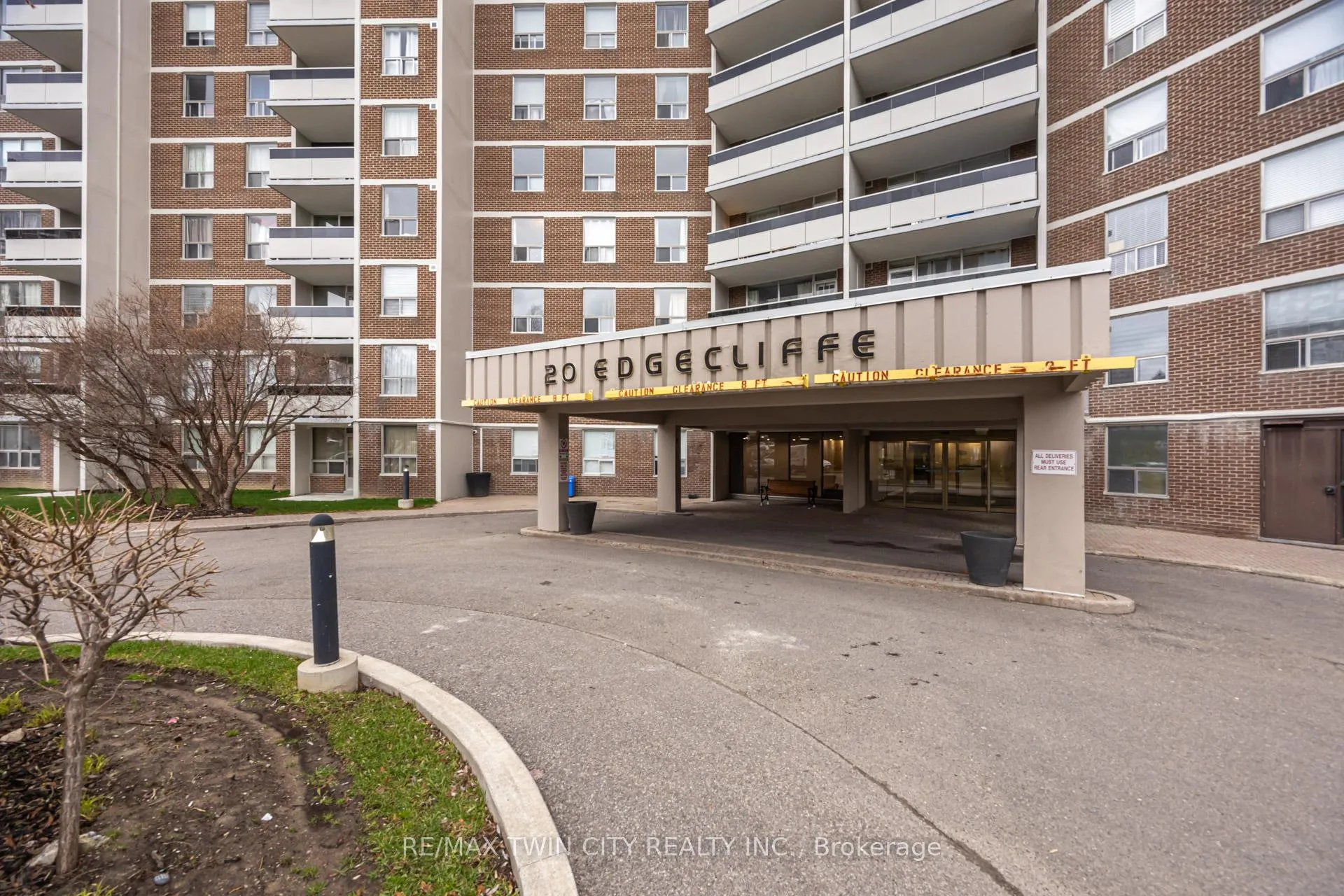Photo 2 of Unit #304, 20 Edgecliff Golfway, Toronto, Flemingdon Park — HOMEH