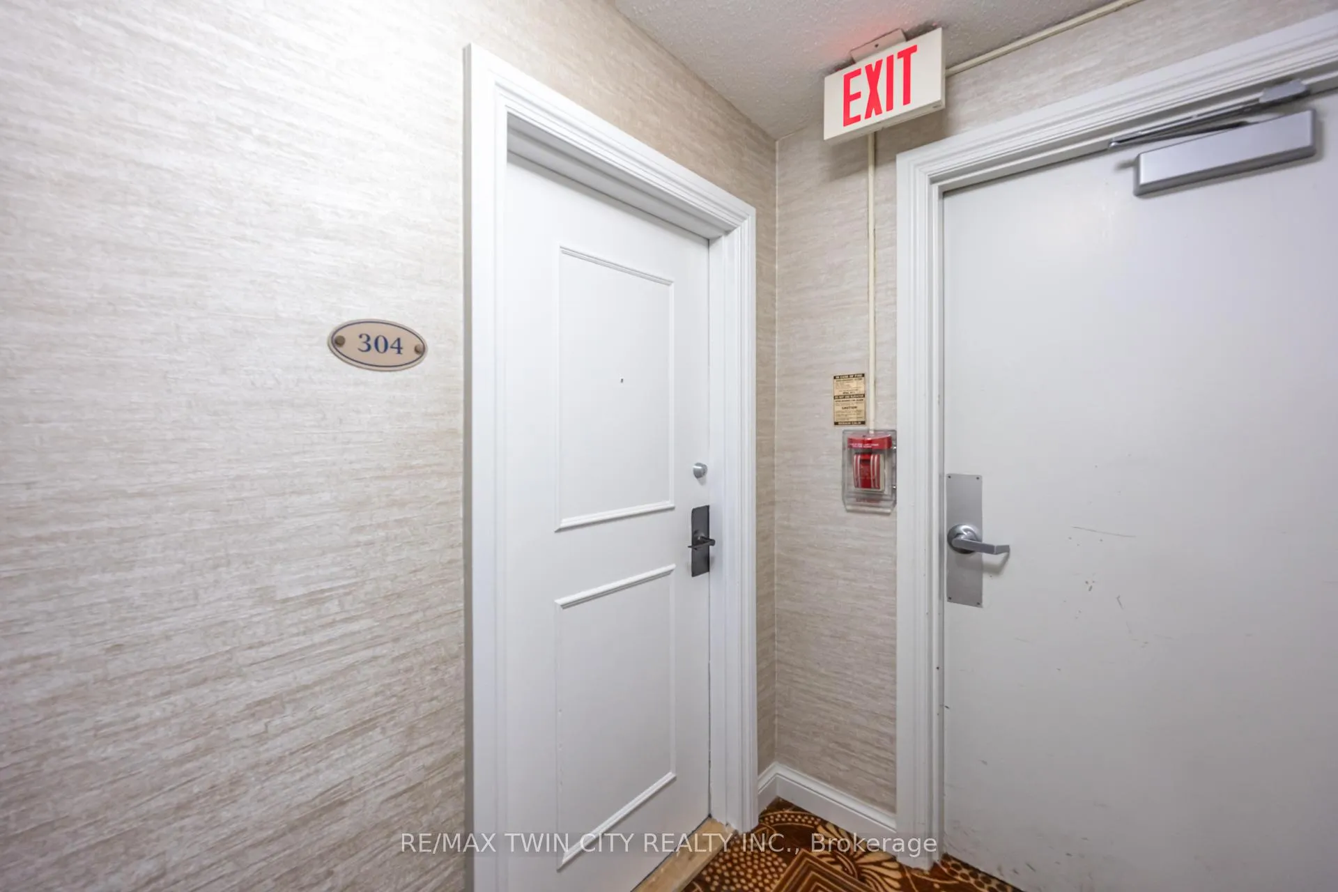 Photo 5 of Unit #304, 20 Edgecliff Golfway, Toronto, Flemingdon Park — HOMEH