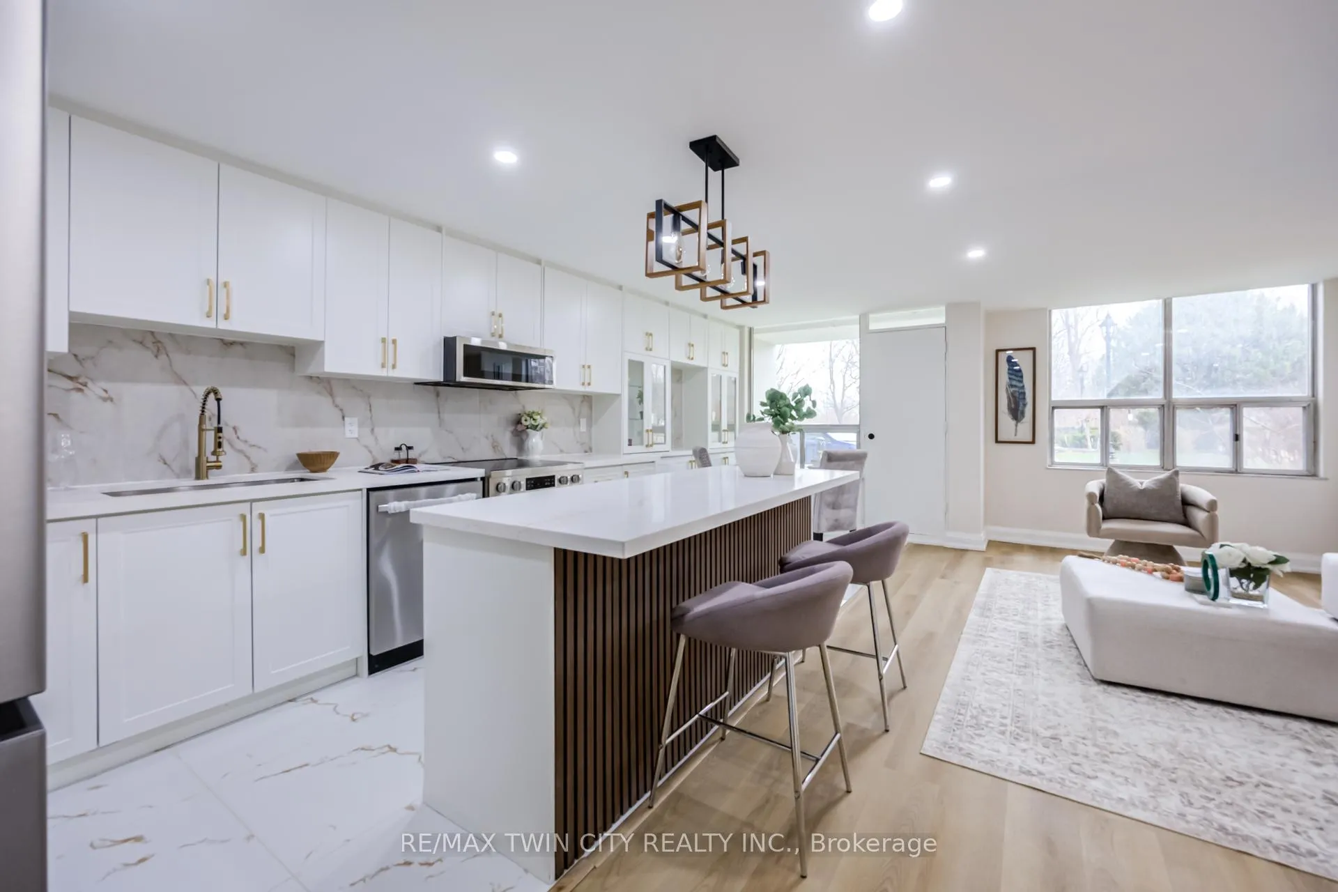 Photo 7 of Unit #304, 20 Edgecliff Golfway, Toronto, Flemingdon Park — HOMEH