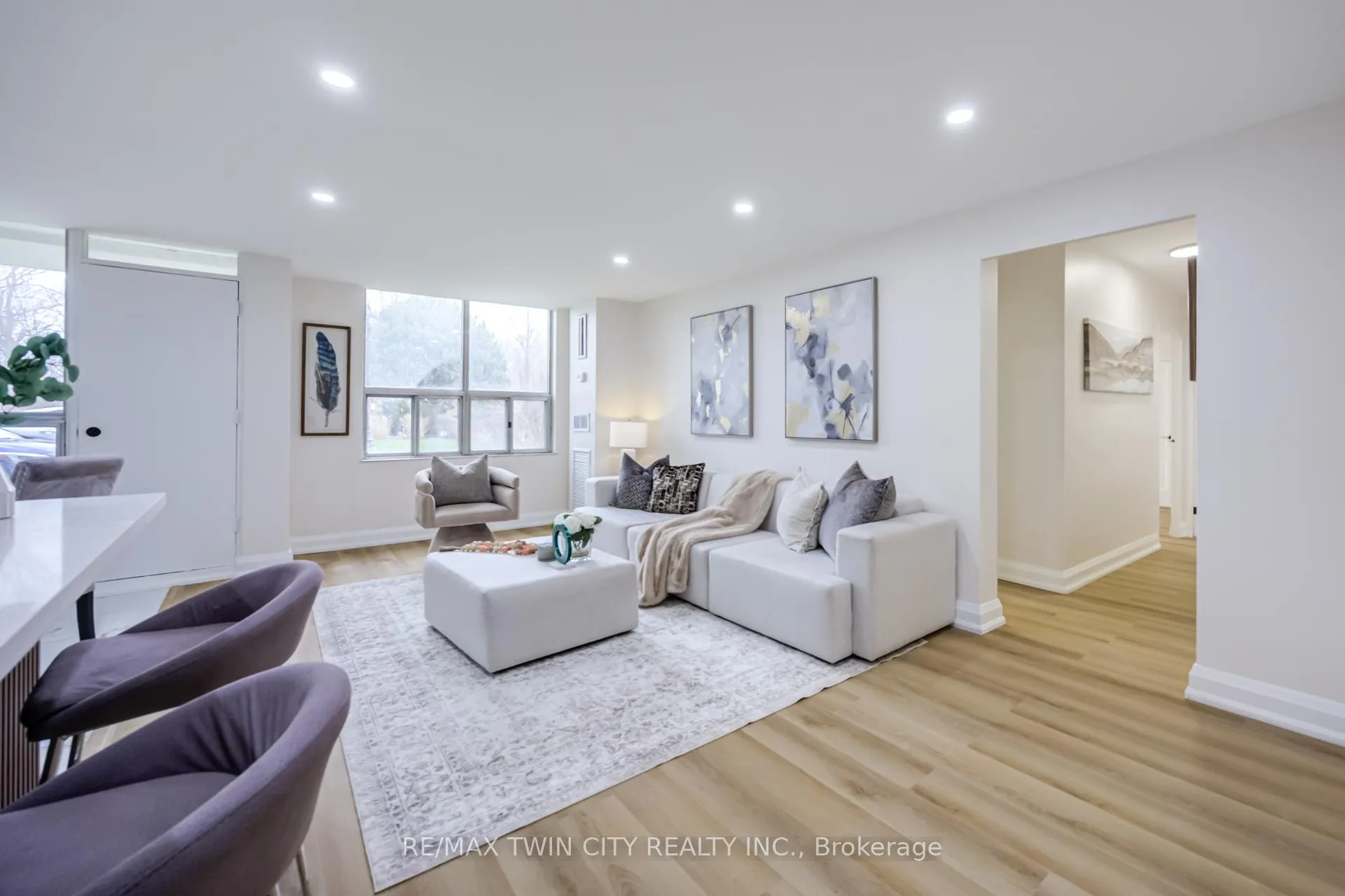 Photo 8 of Unit #304, 20 Edgecliff Golfway, Toronto, Flemingdon Park — HOMEH