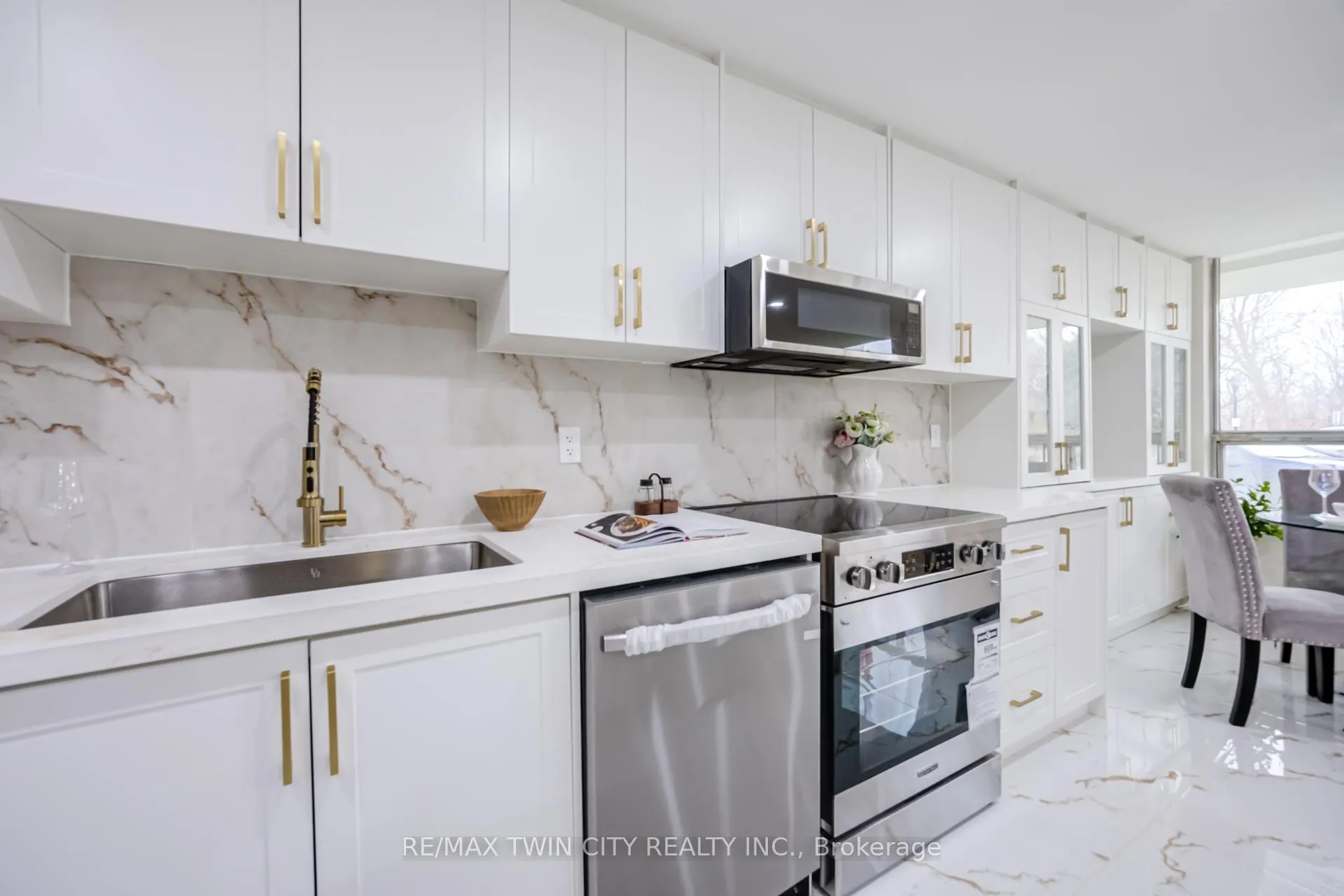 Photo 9 of Unit #304, 20 Edgecliff Golfway, Toronto, Flemingdon Park — HOMEH