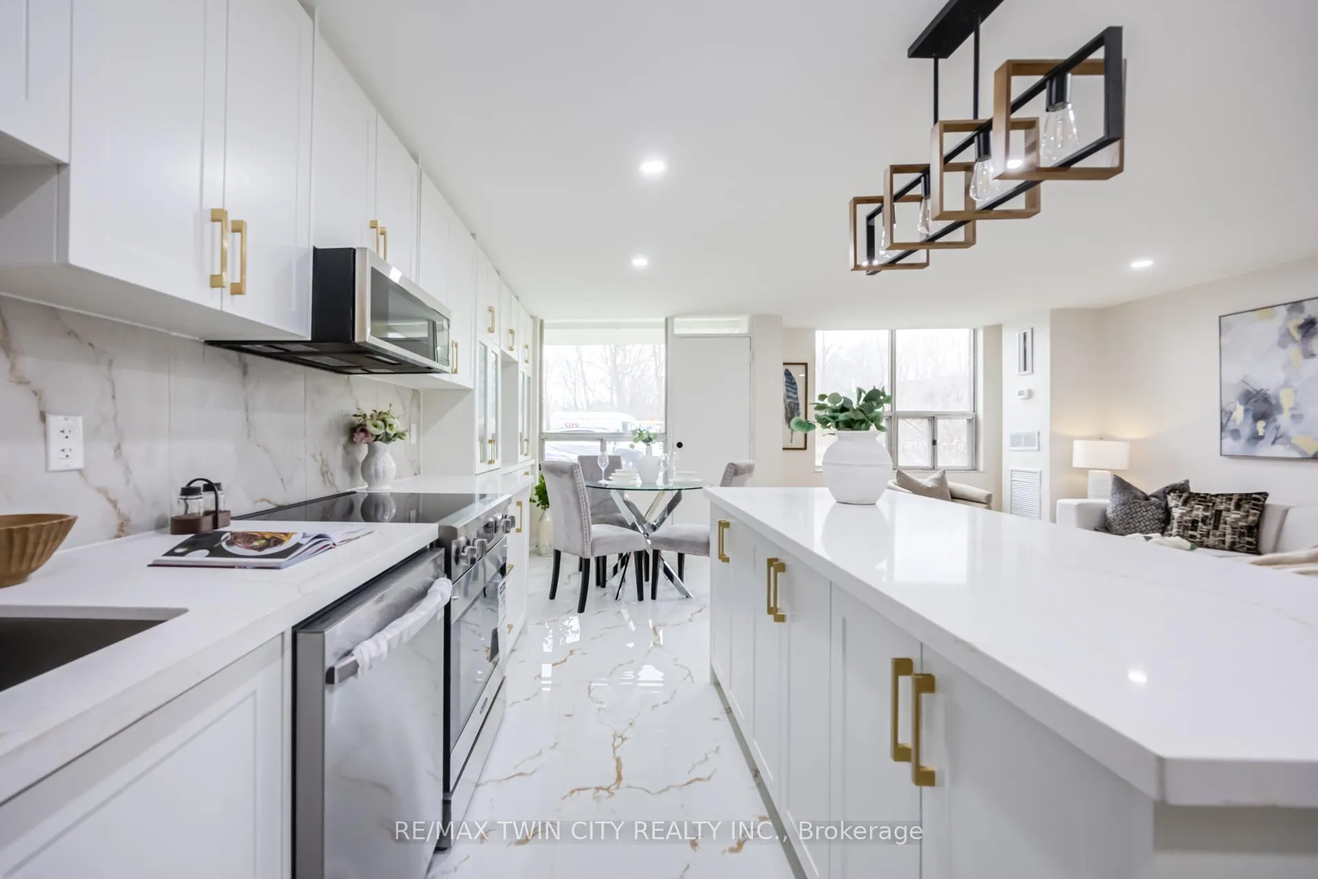 Photo 11 of Unit #304, 20 Edgecliff Golfway, Toronto, Flemingdon Park — HOMEH