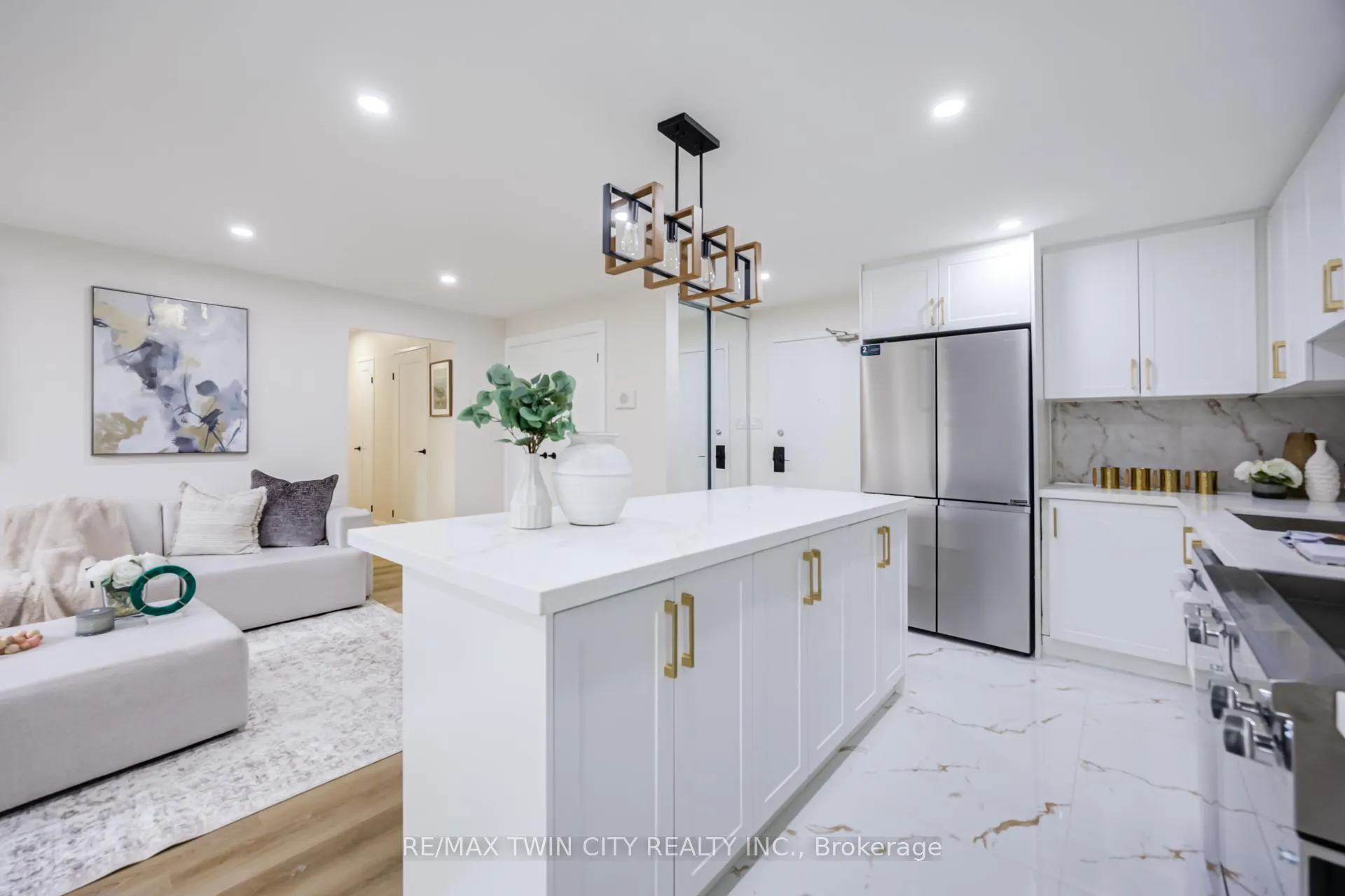 Photo 12 of Unit #304, 20 Edgecliff Golfway, Toronto, Flemingdon Park — HOMEH