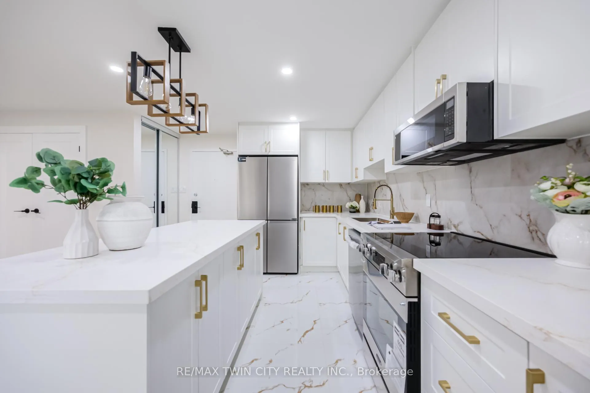 Photo 13 of Unit #304, 20 Edgecliff Golfway, Toronto, Flemingdon Park — HOMEH